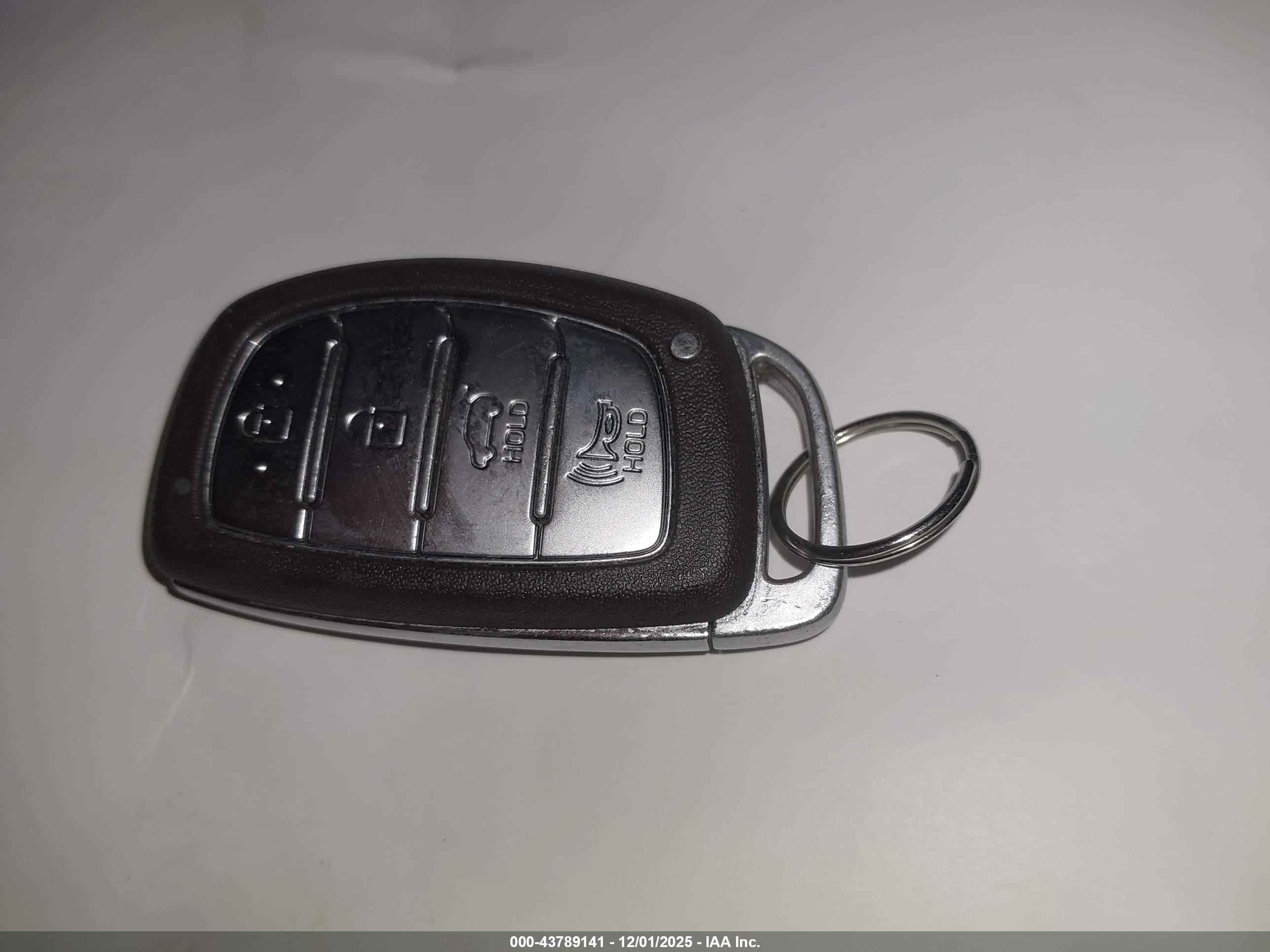 HYUNDAI TUCSON image 11