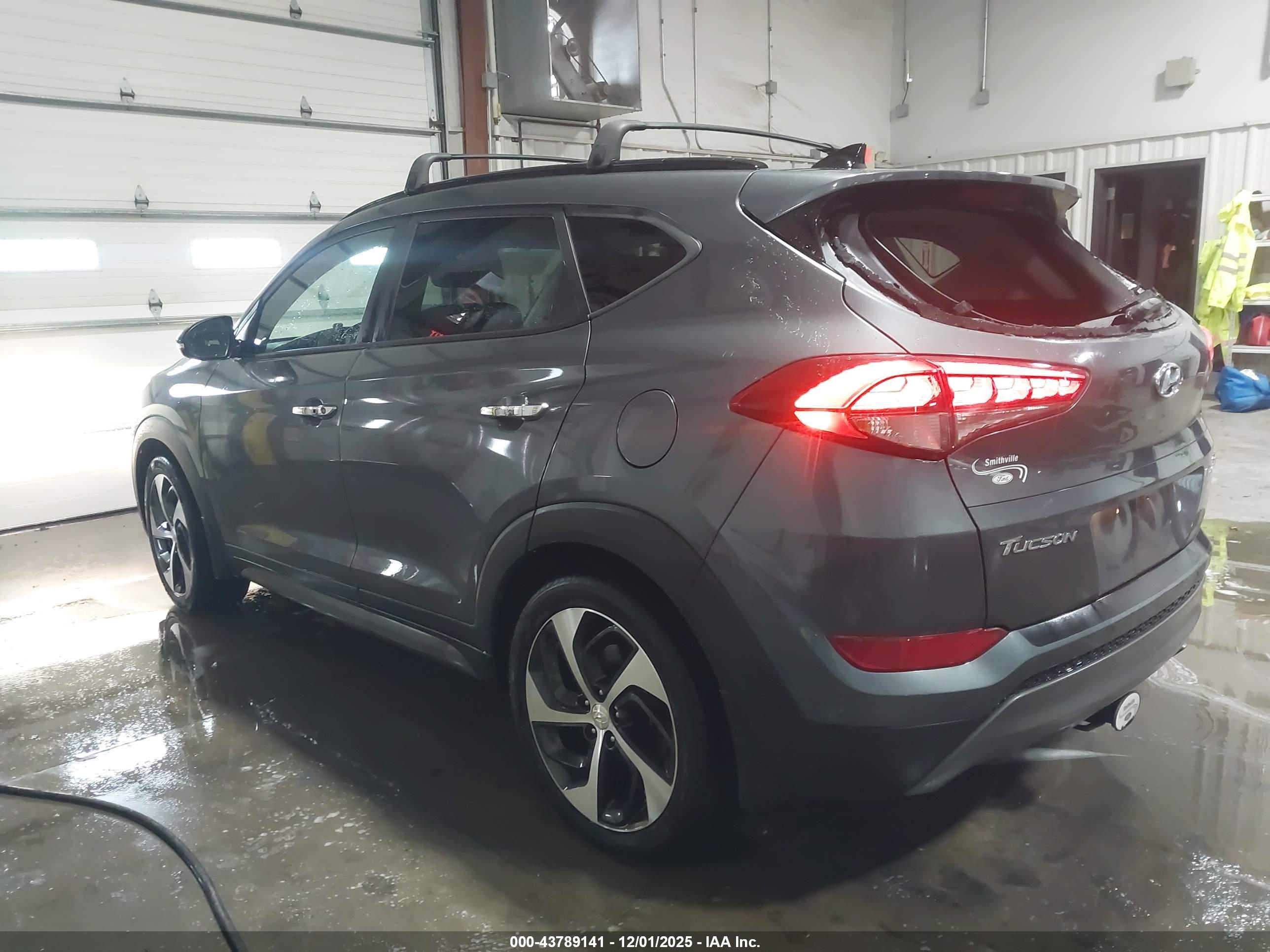 HYUNDAI TUCSON image 3