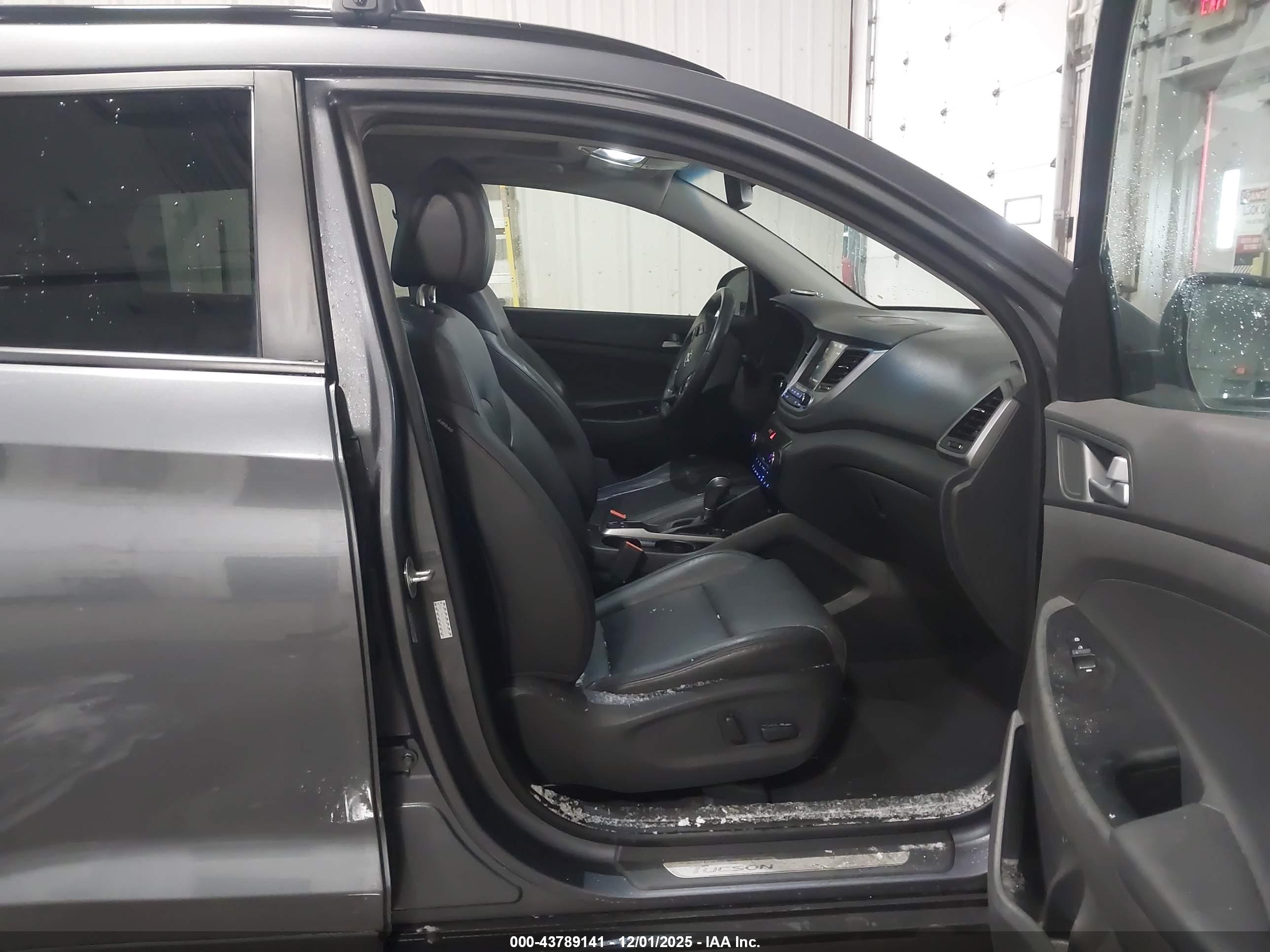 HYUNDAI TUCSON image 5