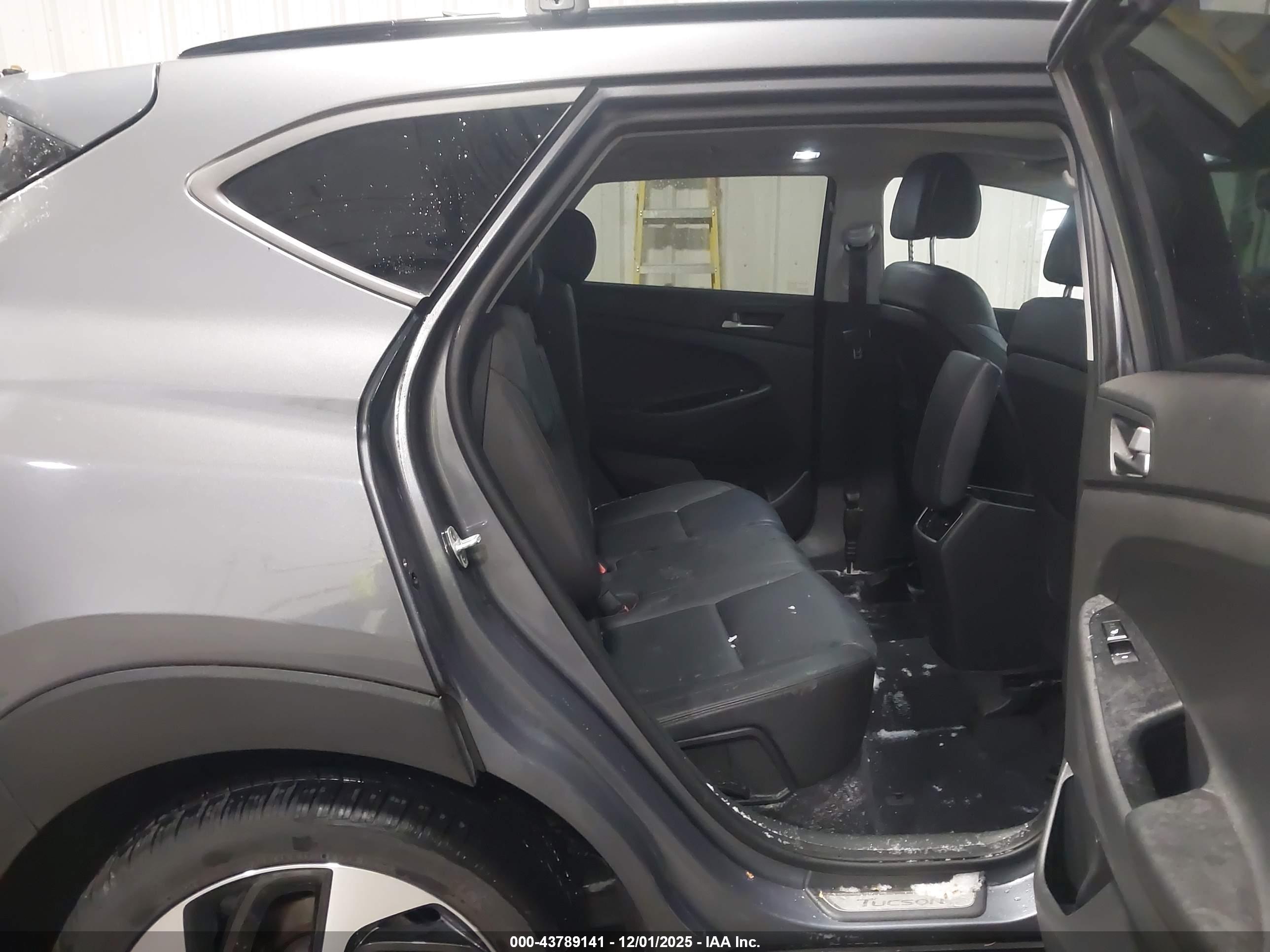 HYUNDAI TUCSON image 8