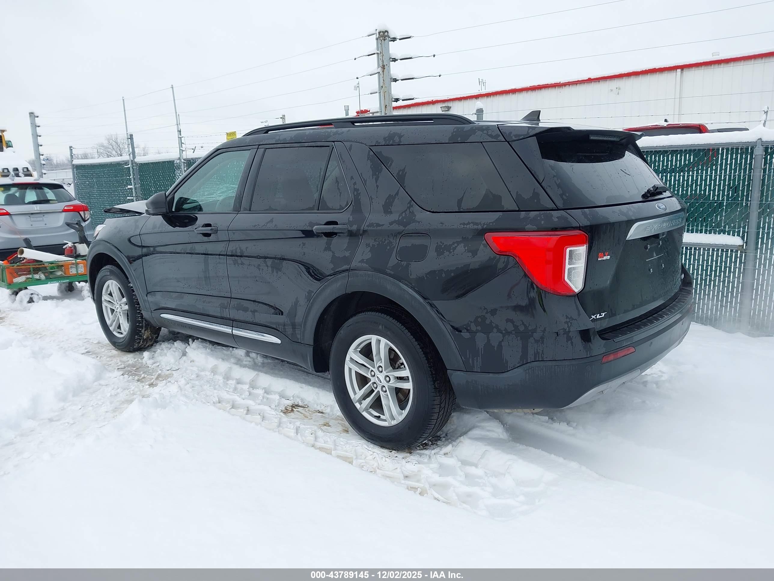 FORD EXPLORER image 3