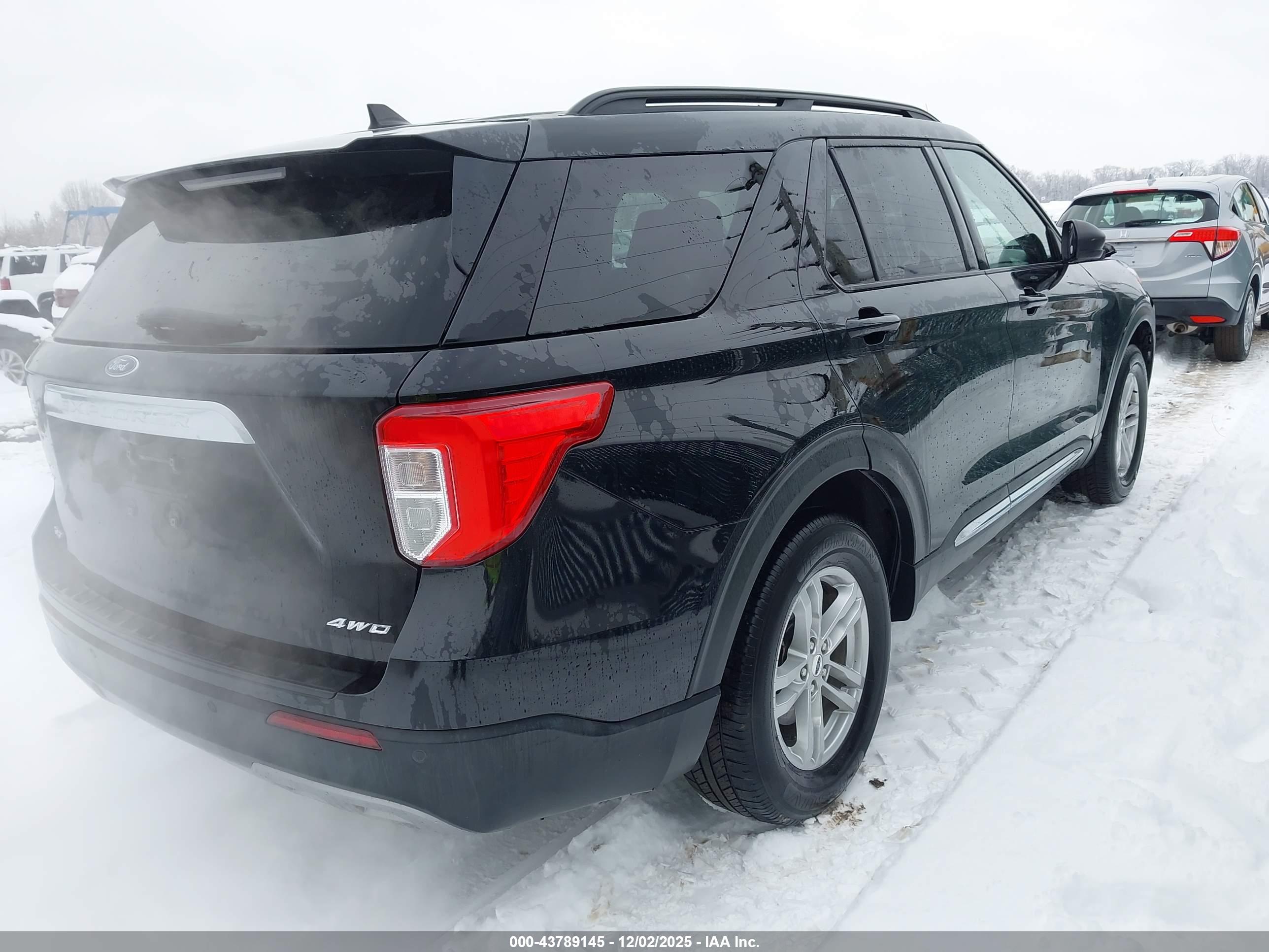 FORD EXPLORER image 4