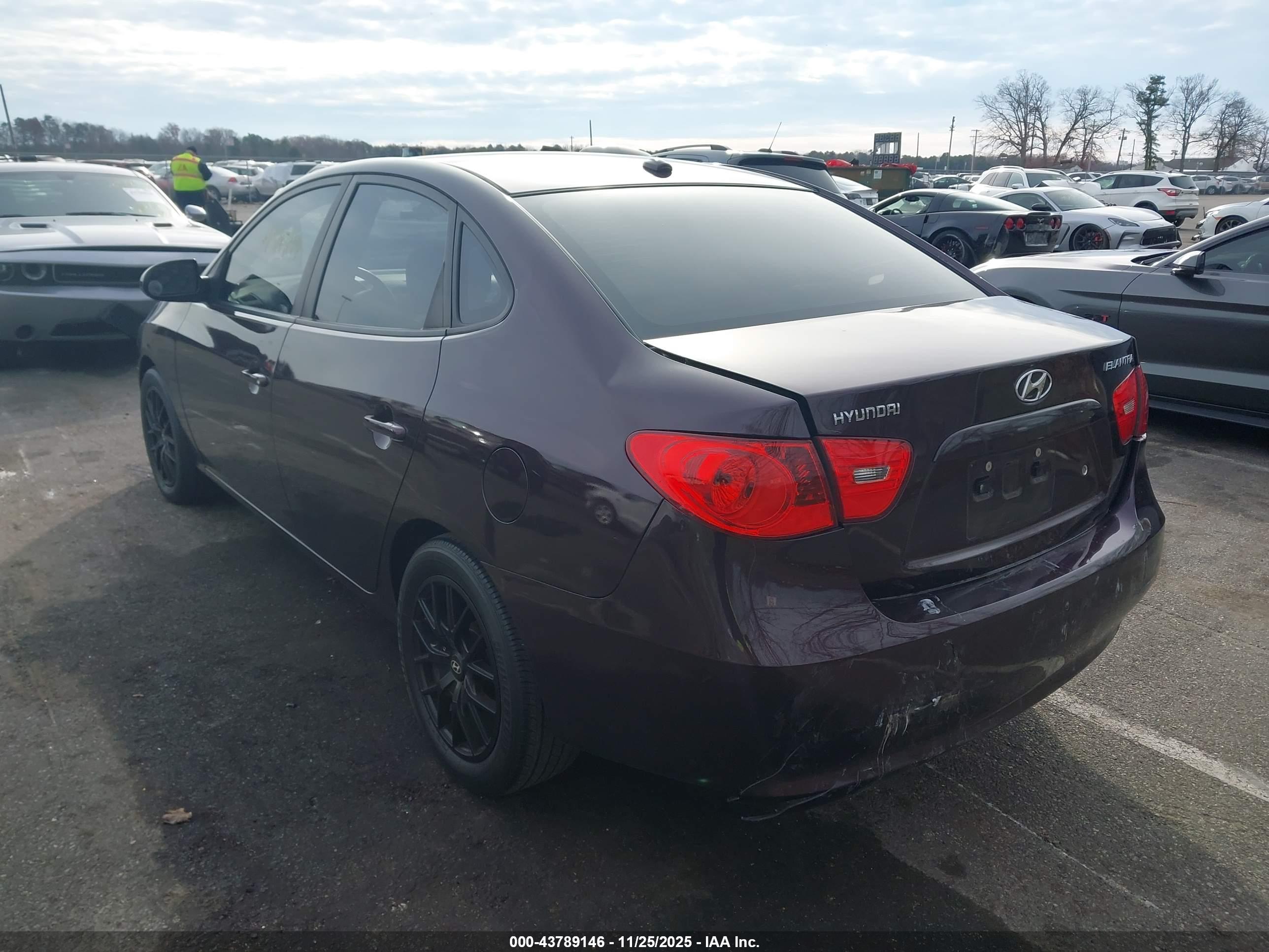 HYUNDAI ELANTRA image 3