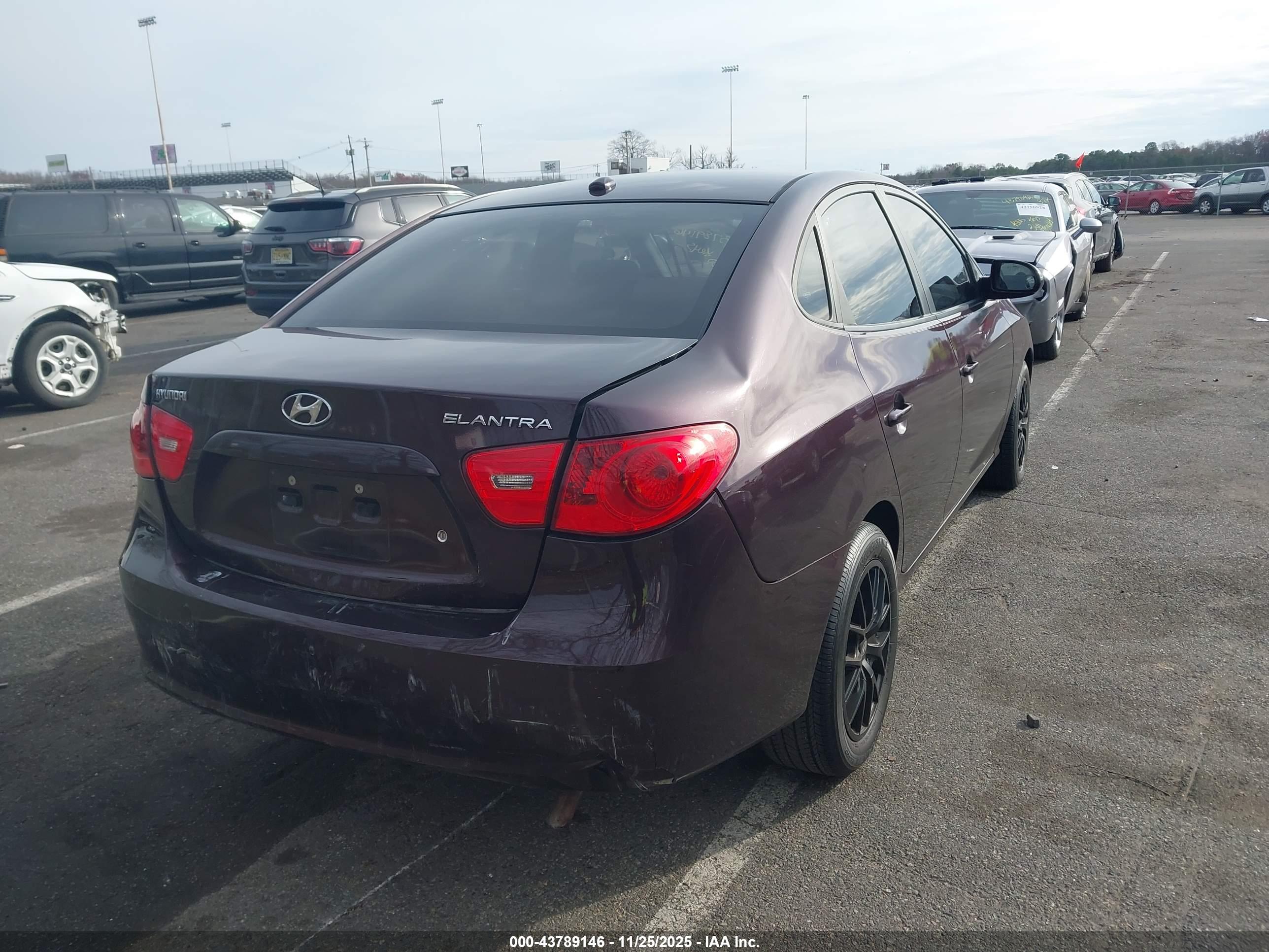 HYUNDAI ELANTRA image 4