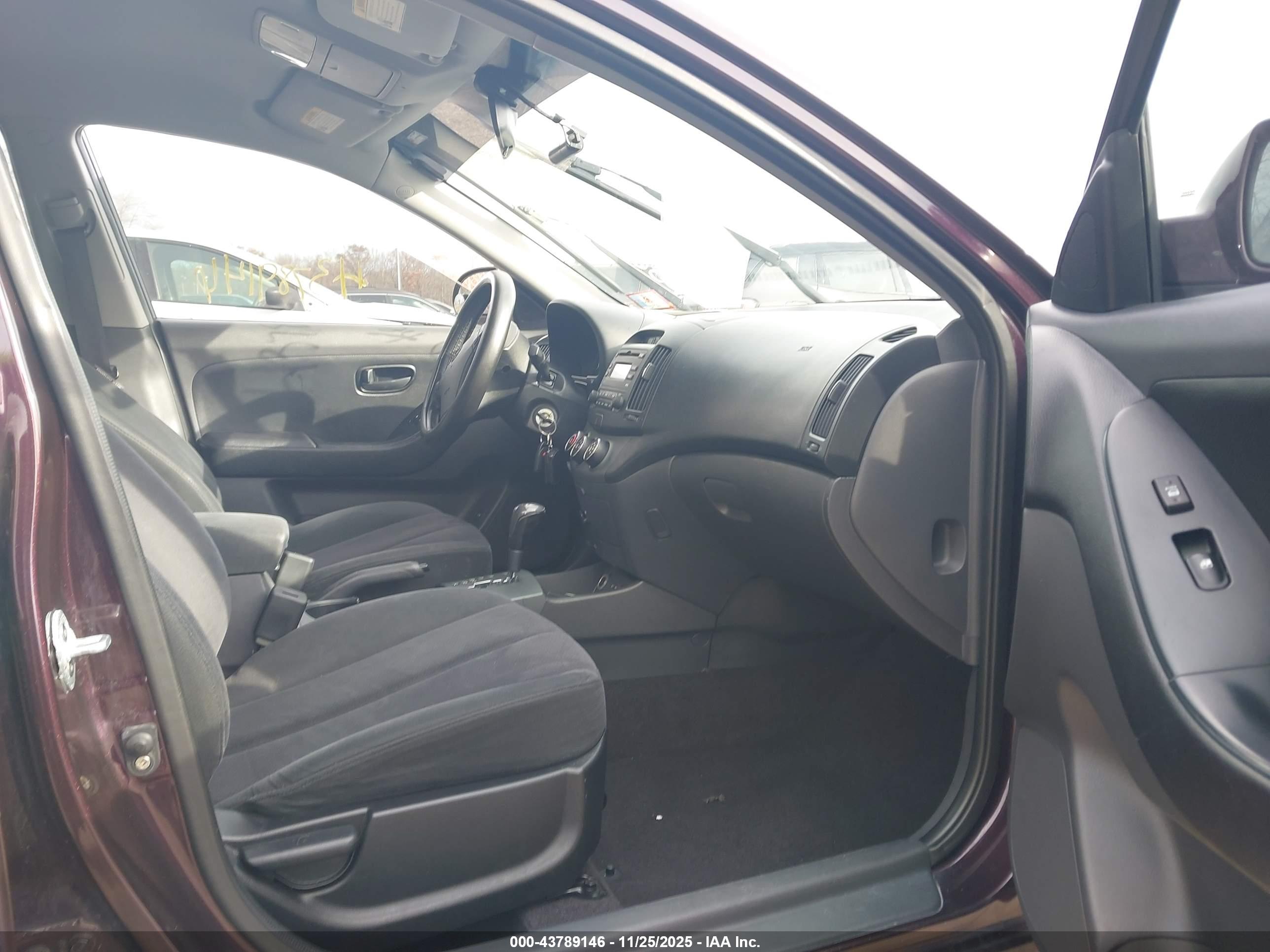 HYUNDAI ELANTRA image 5