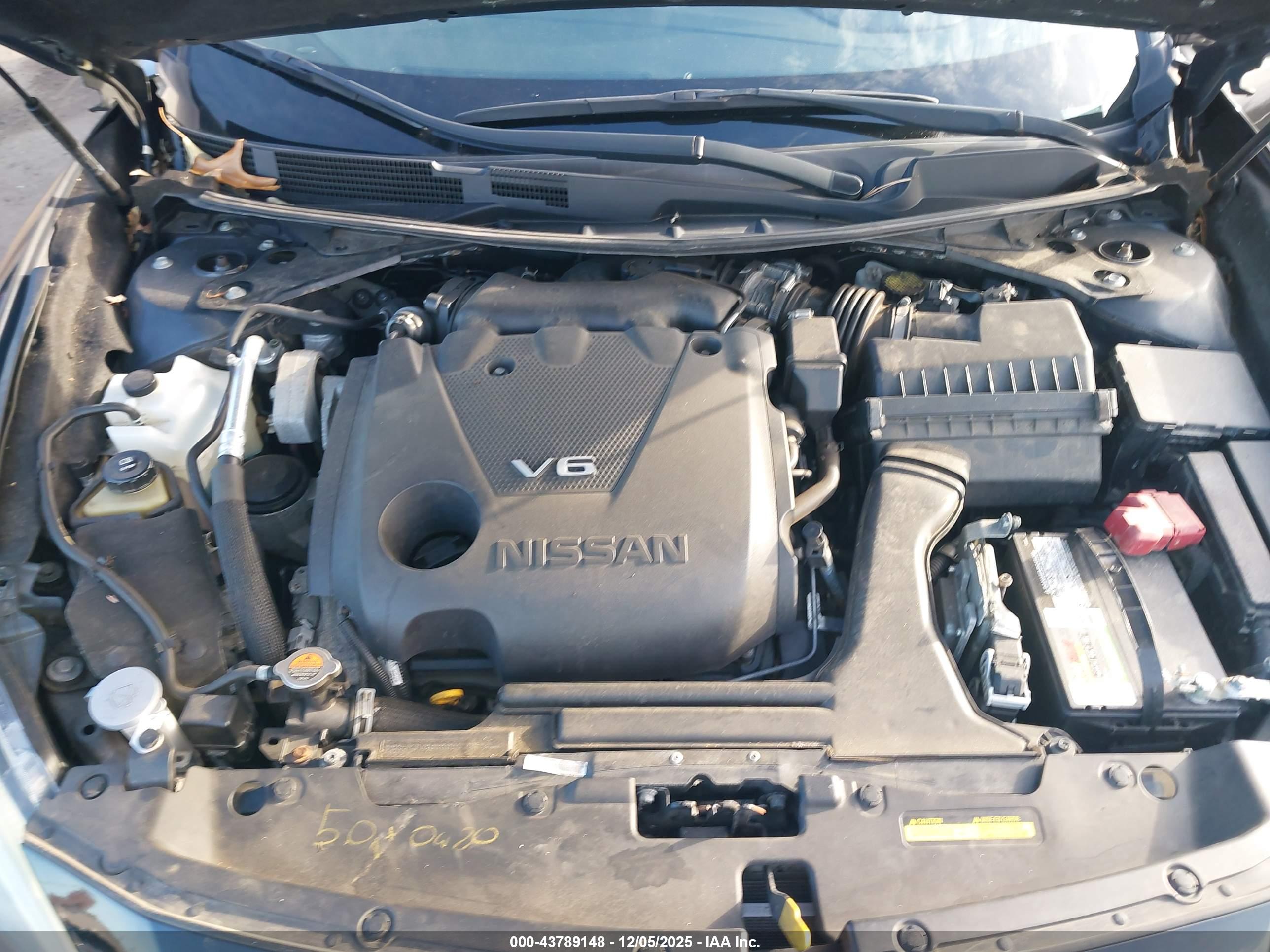 NISSAN MAXIMA image 10