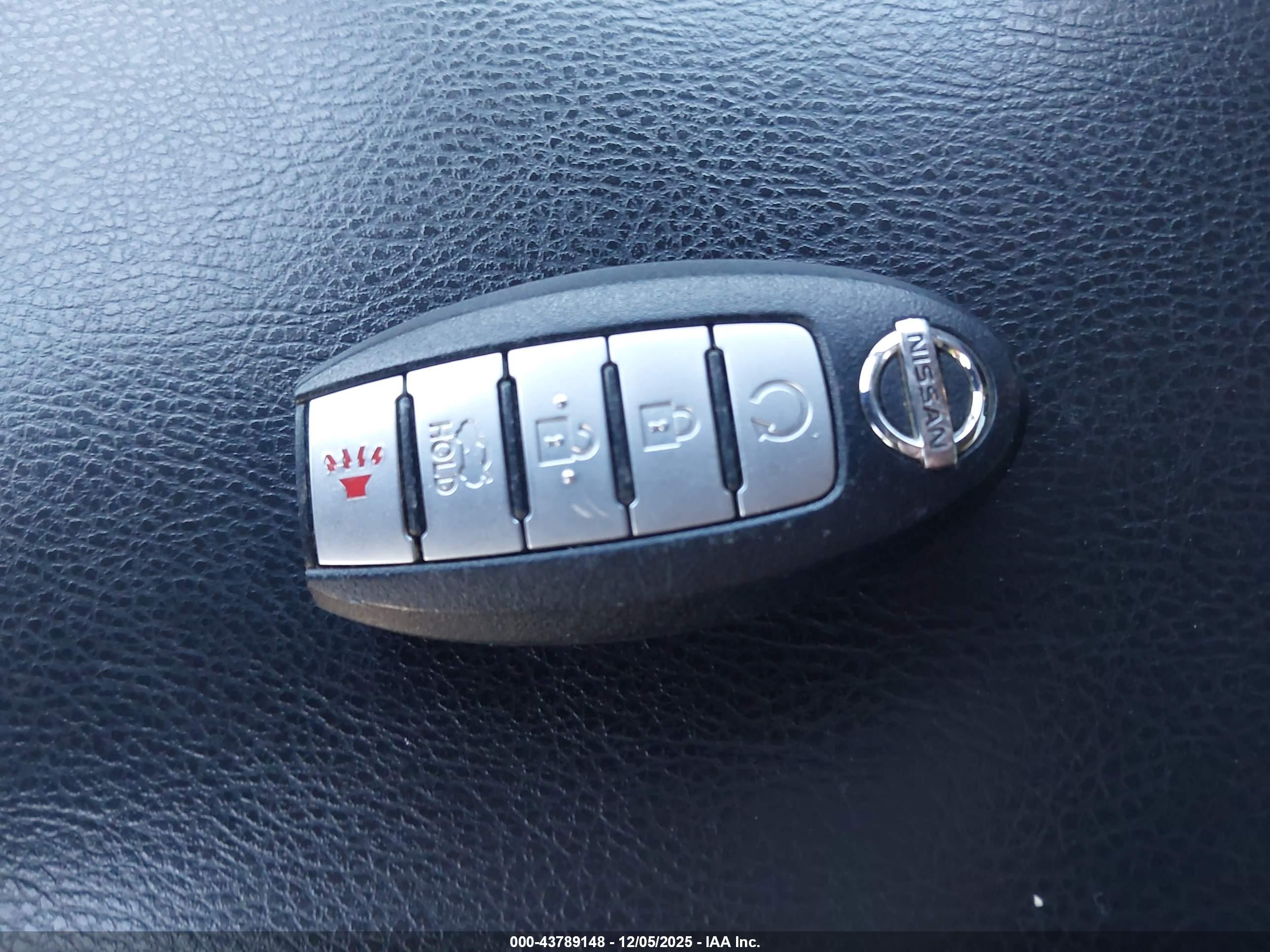 NISSAN MAXIMA image 11