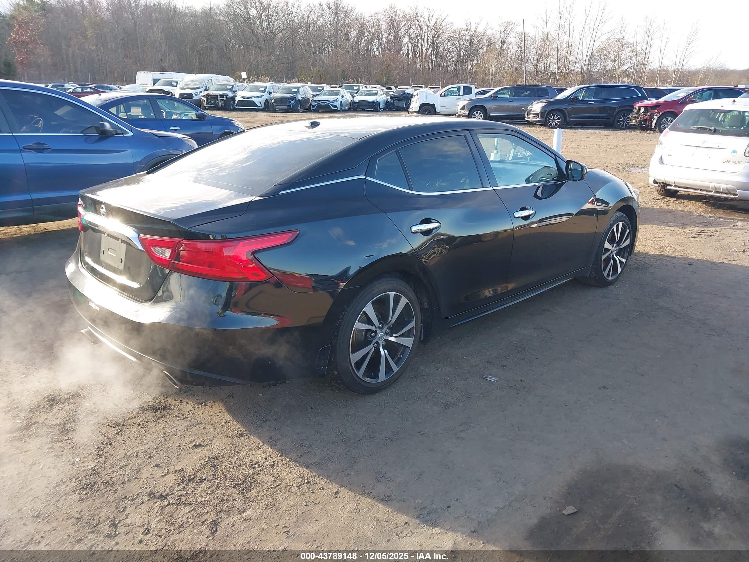 NISSAN MAXIMA image 4