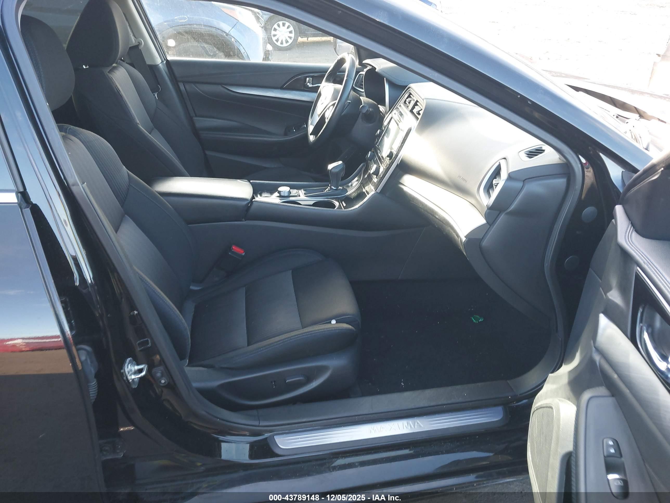NISSAN MAXIMA image 5