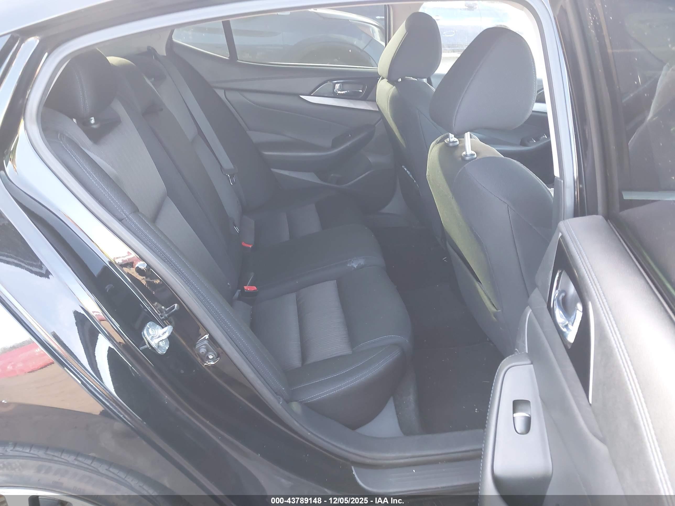 NISSAN MAXIMA image 8