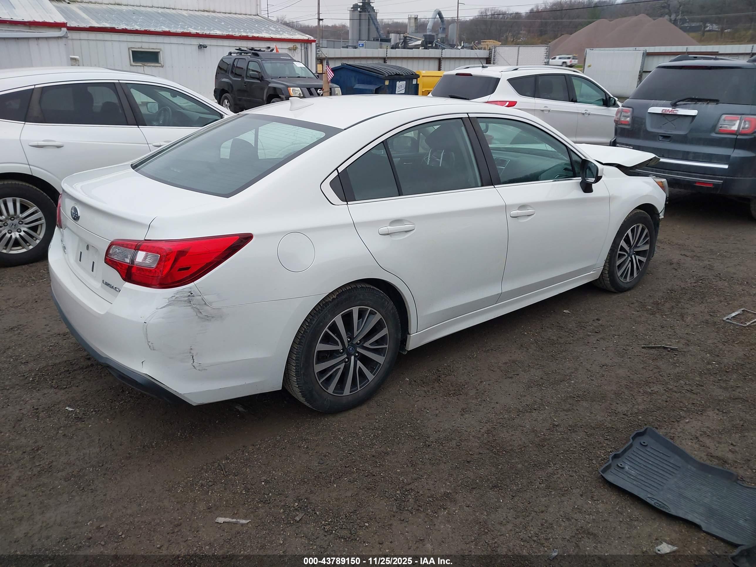 SUBARU LEGACY image 4