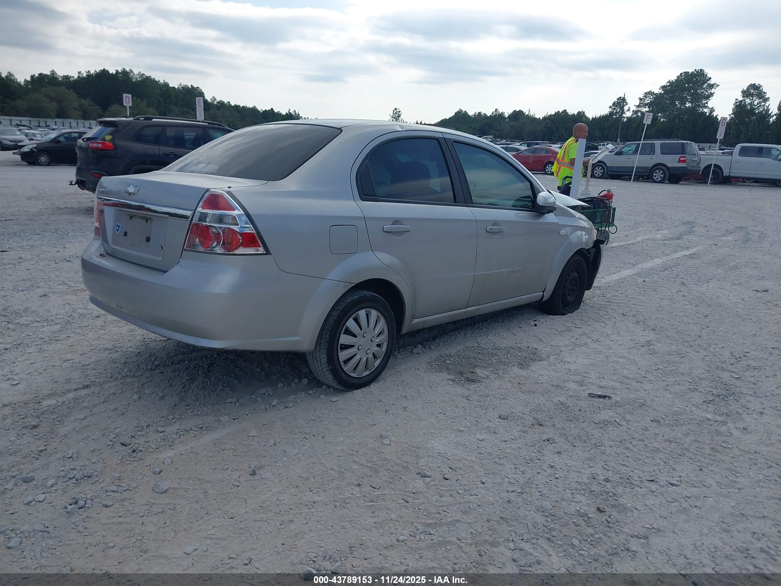 CHEVROLET AVEO image 4