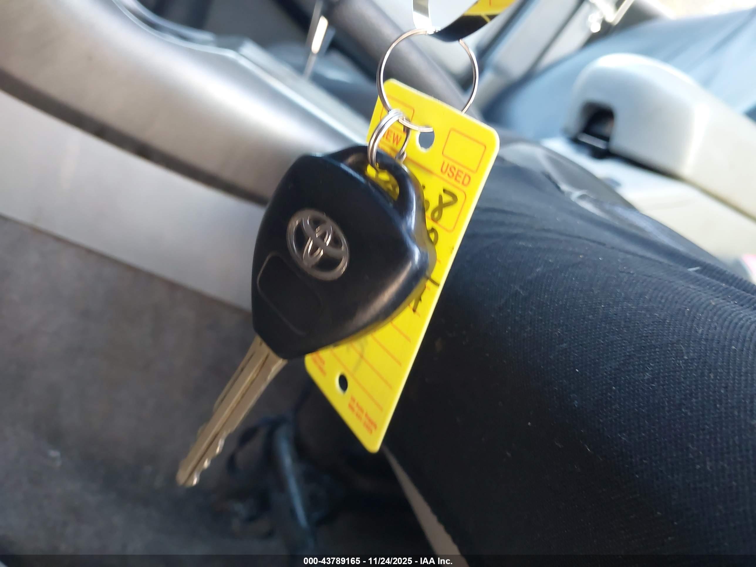 TOYOTA RAV4 image 11