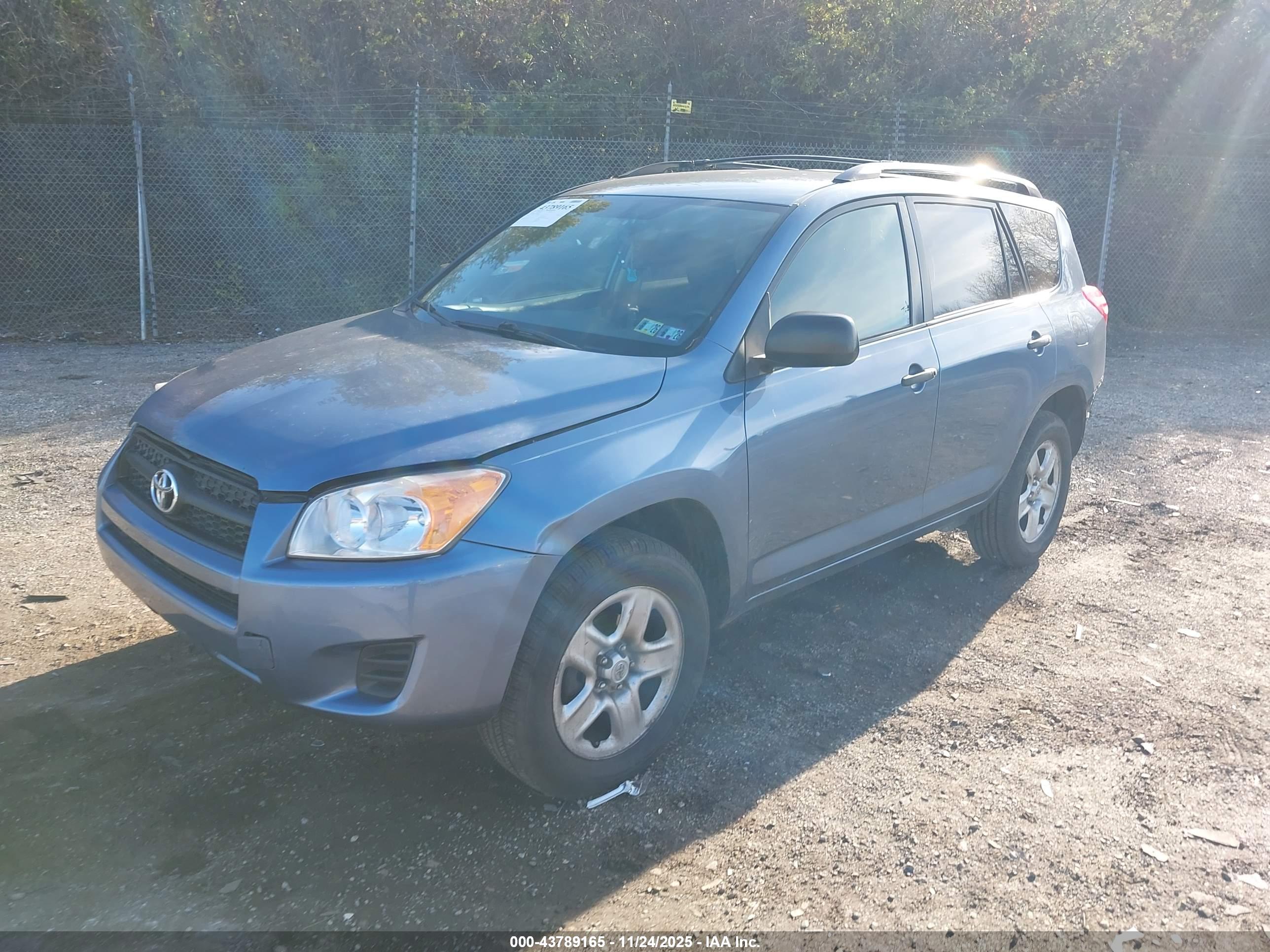 TOYOTA RAV4 image 2