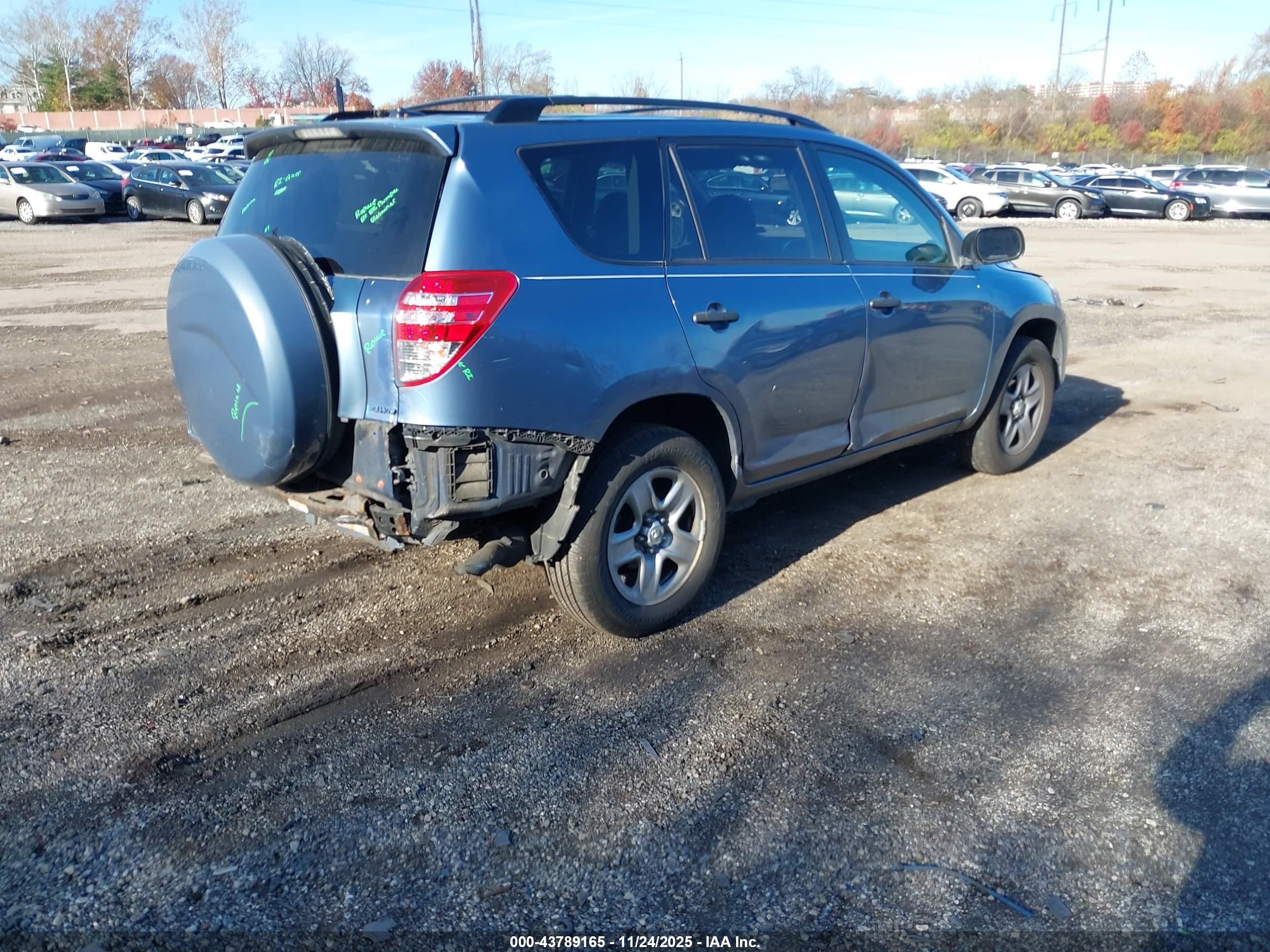 TOYOTA RAV4 image 4
