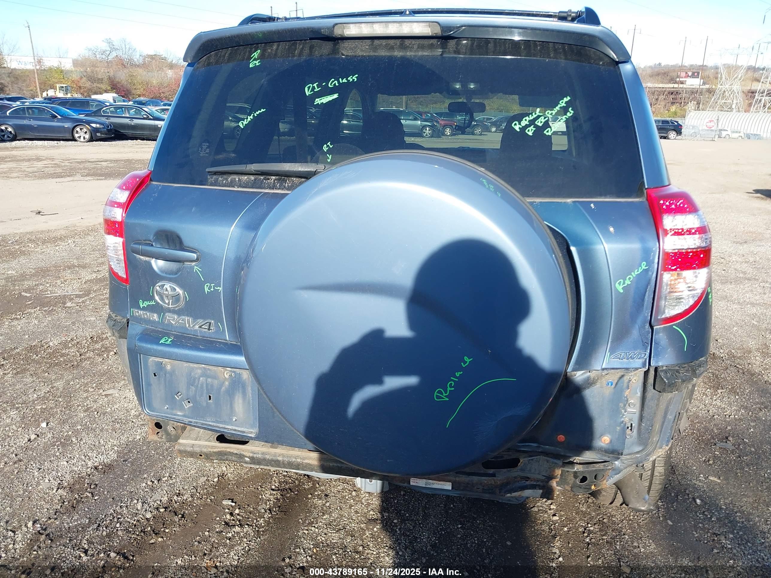 TOYOTA RAV4 image 6