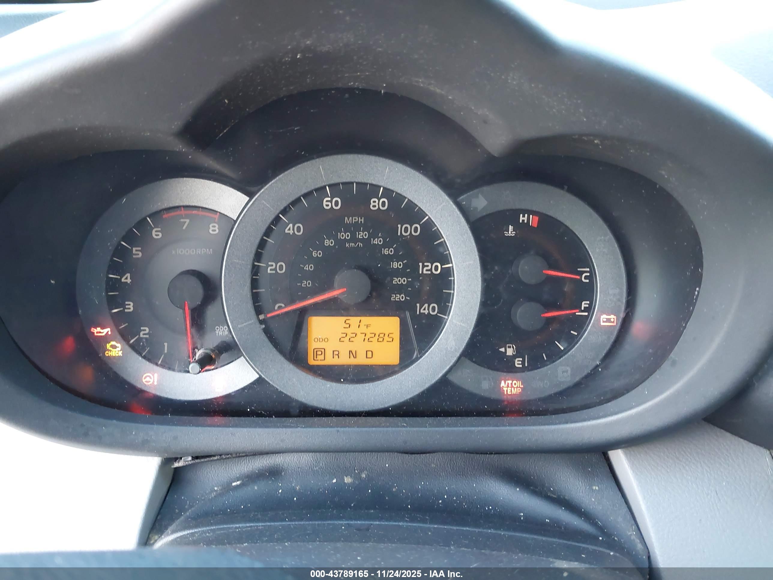 TOYOTA RAV4 image 7