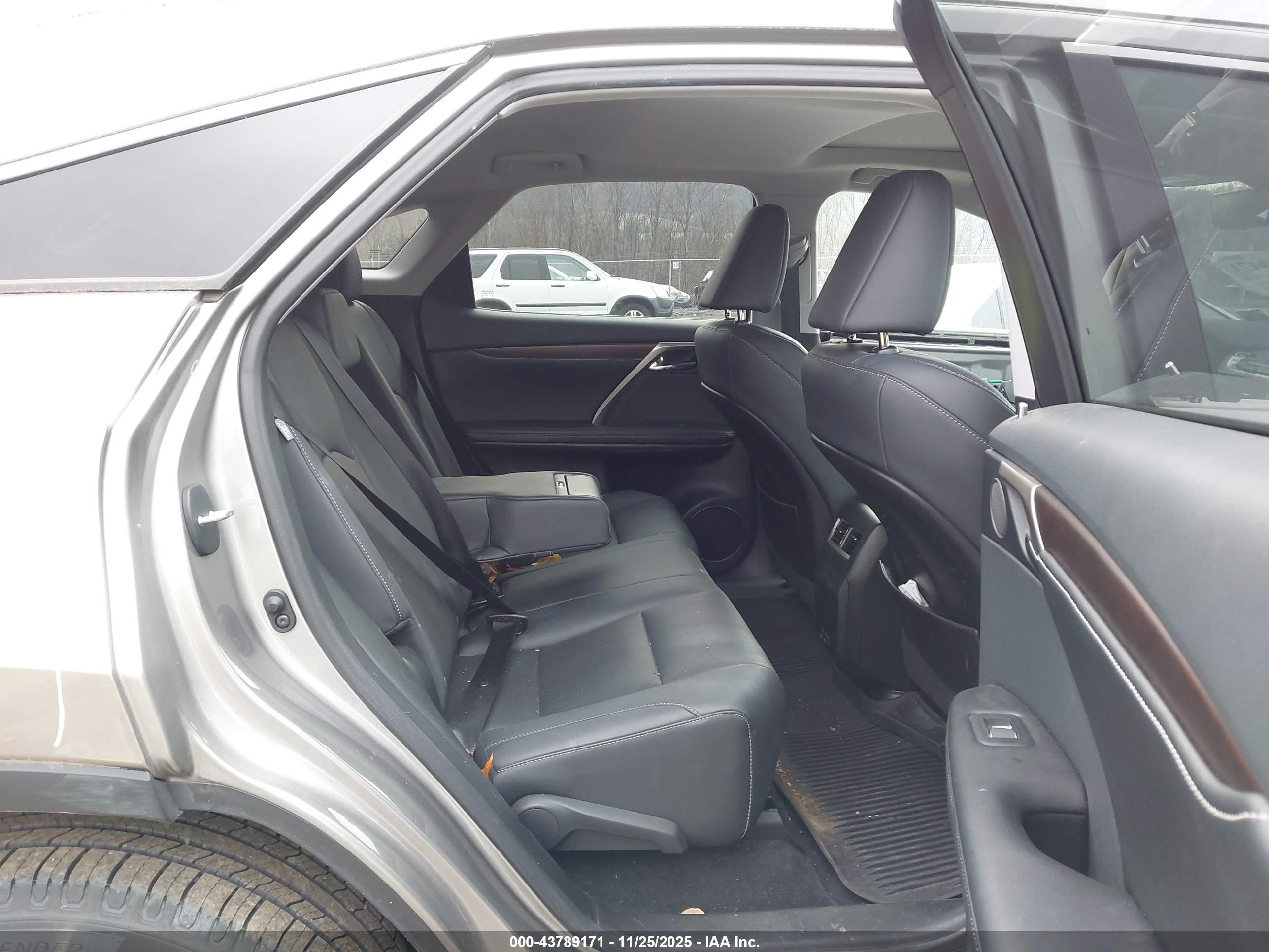 LEXUS RX image 8
