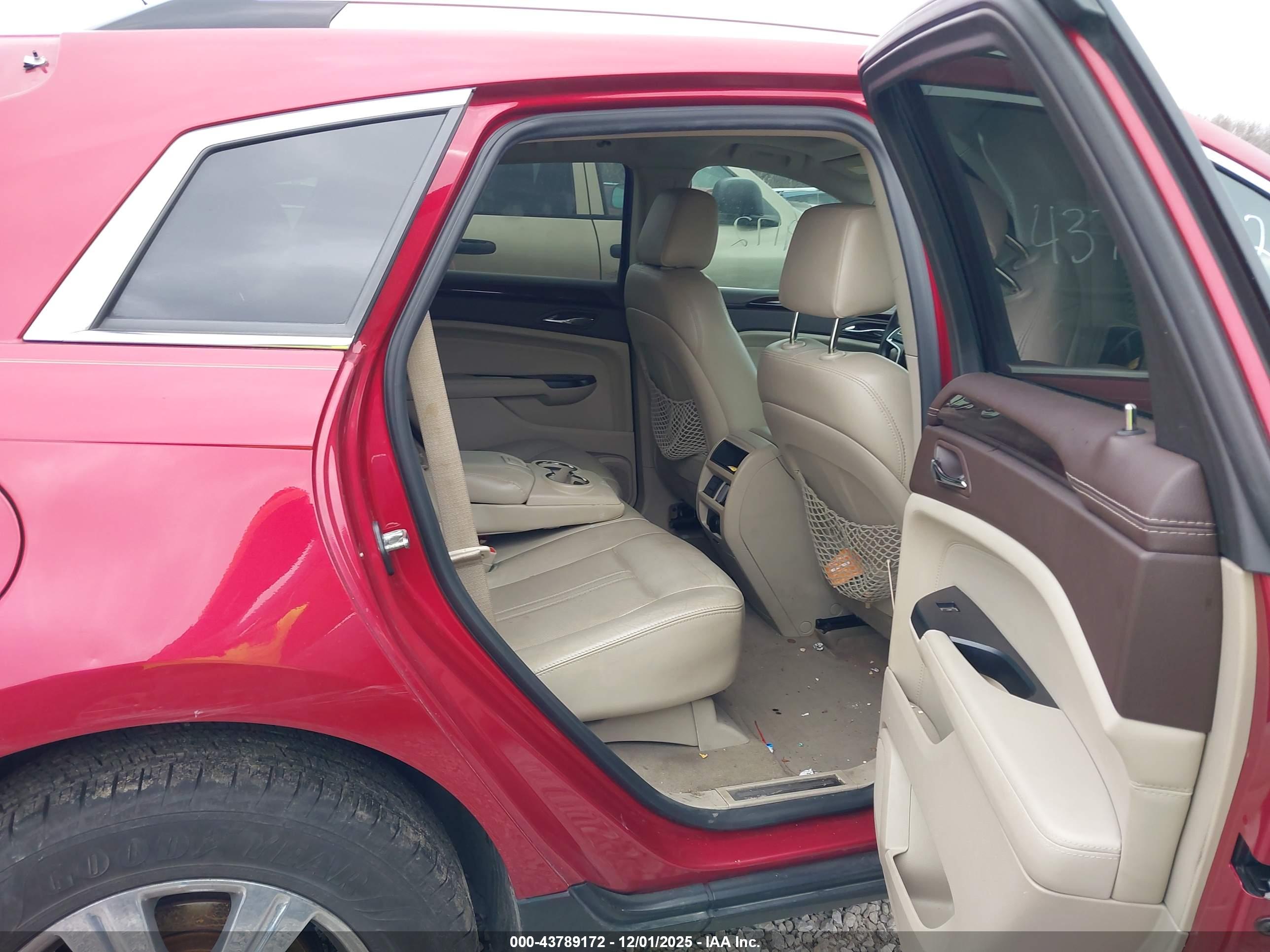 CADILLAC SRX image 8