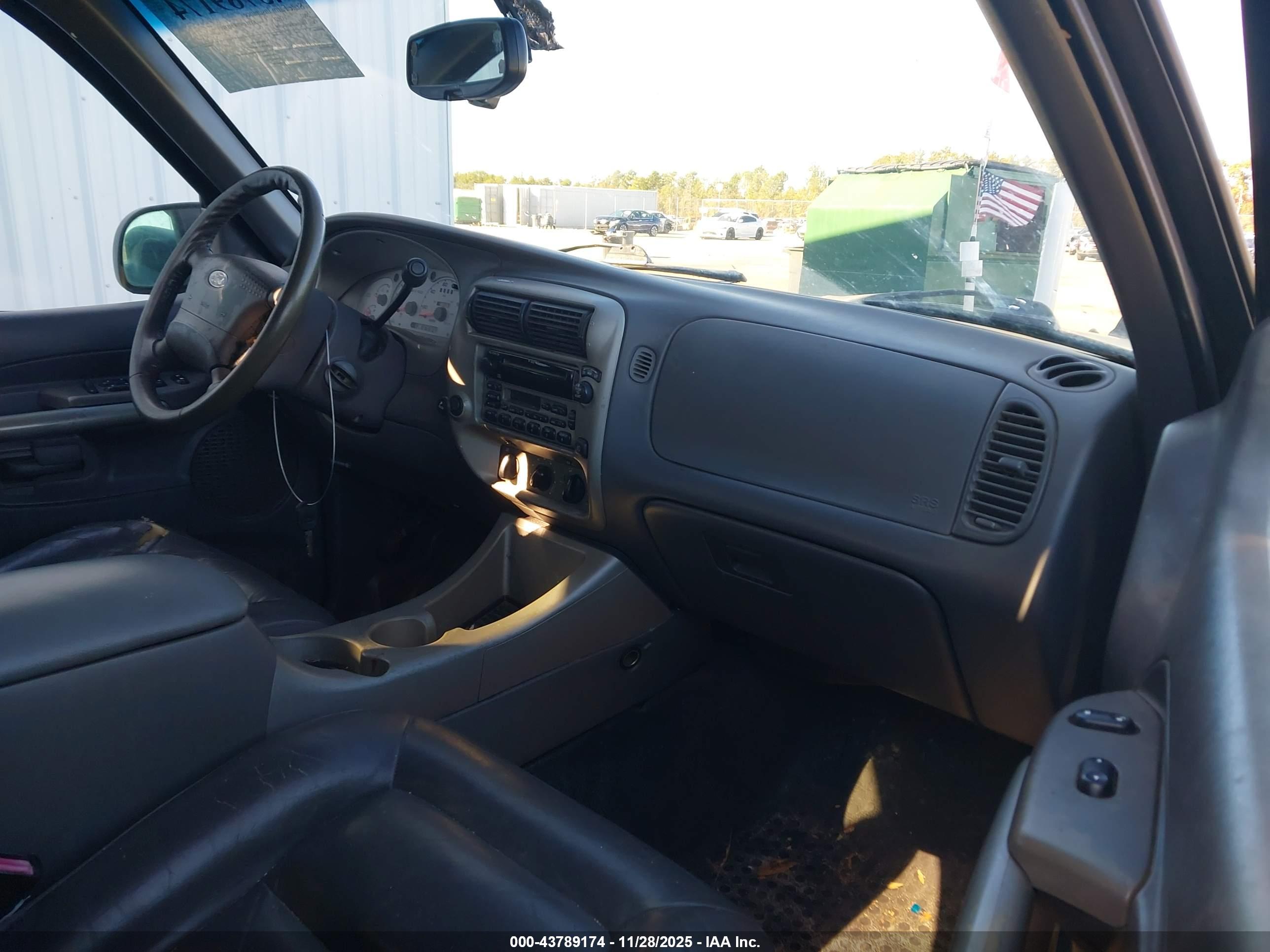 FORD EXPLORER image 5