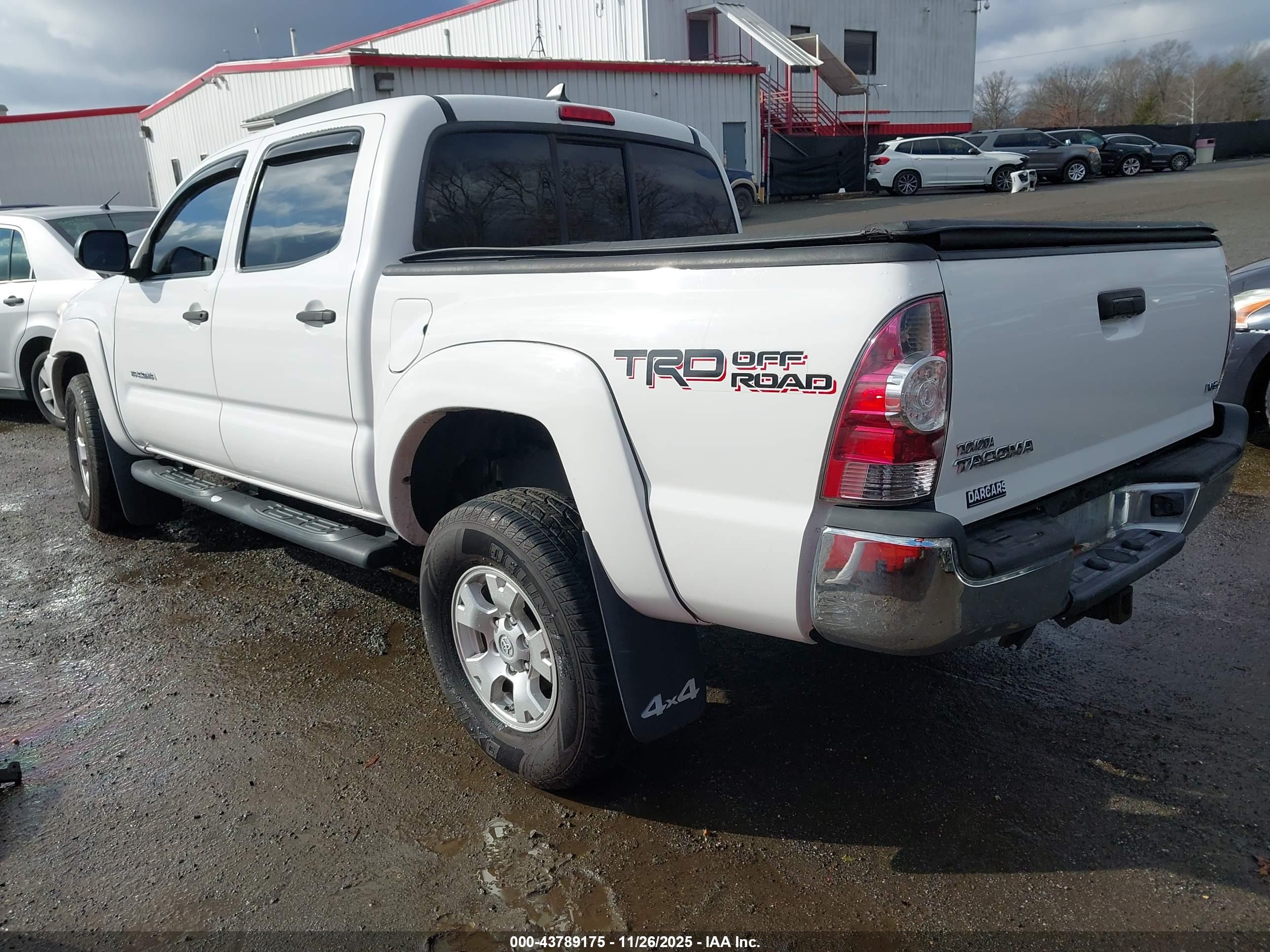 TOYOTA TACOMA image 3