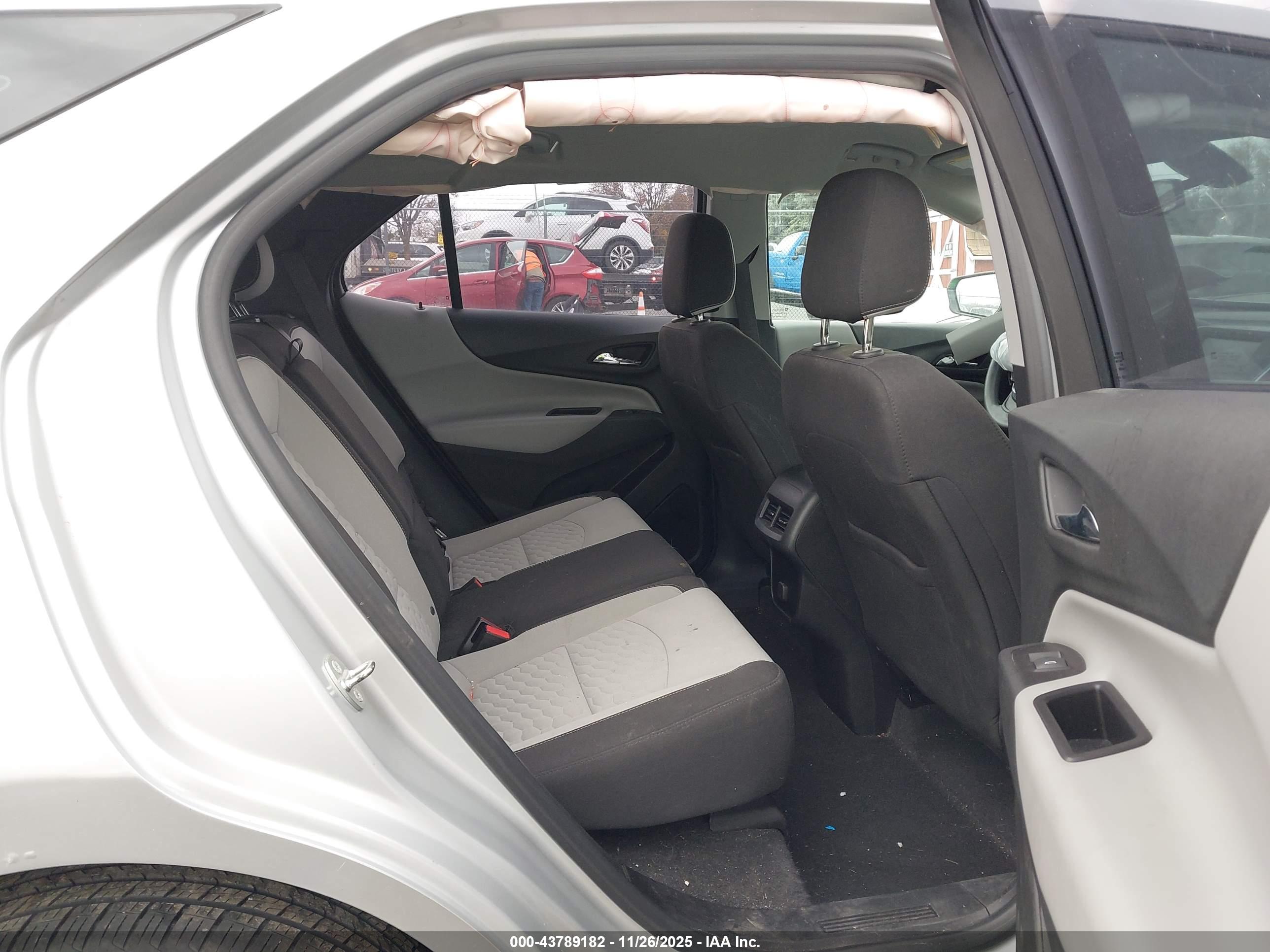 CHEVROLET EQUINOX image 8
