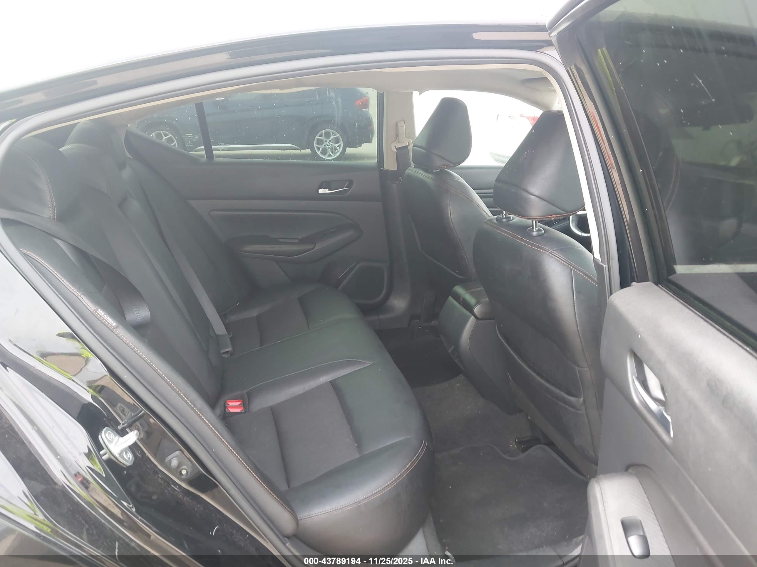 NISSAN ALTIMA image 8