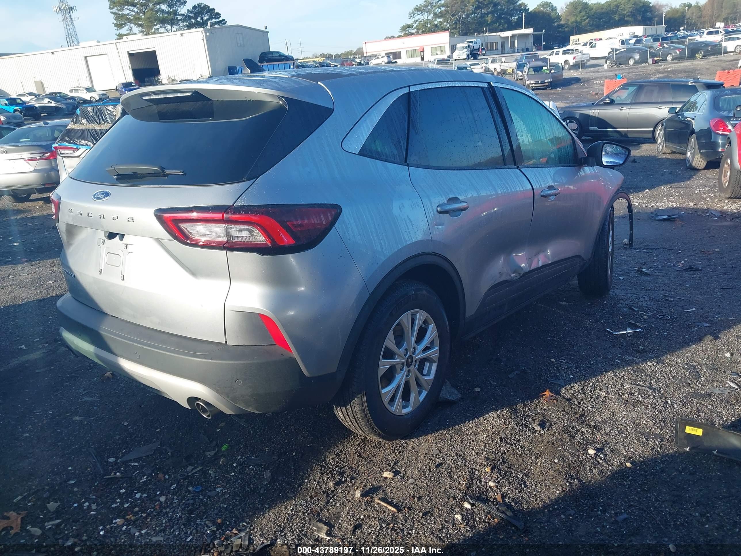 FORD ESCAPE image 4