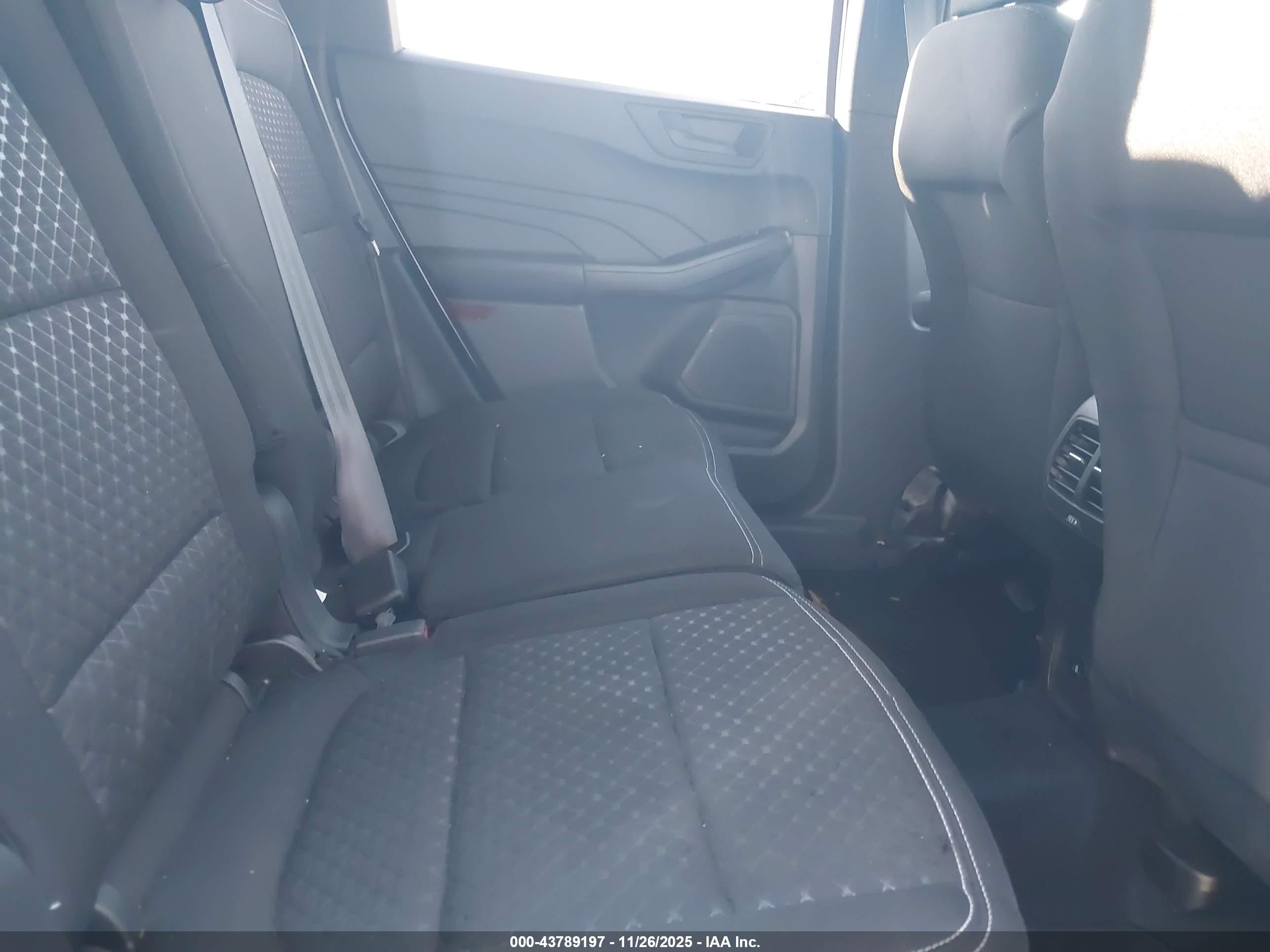 FORD ESCAPE image 8