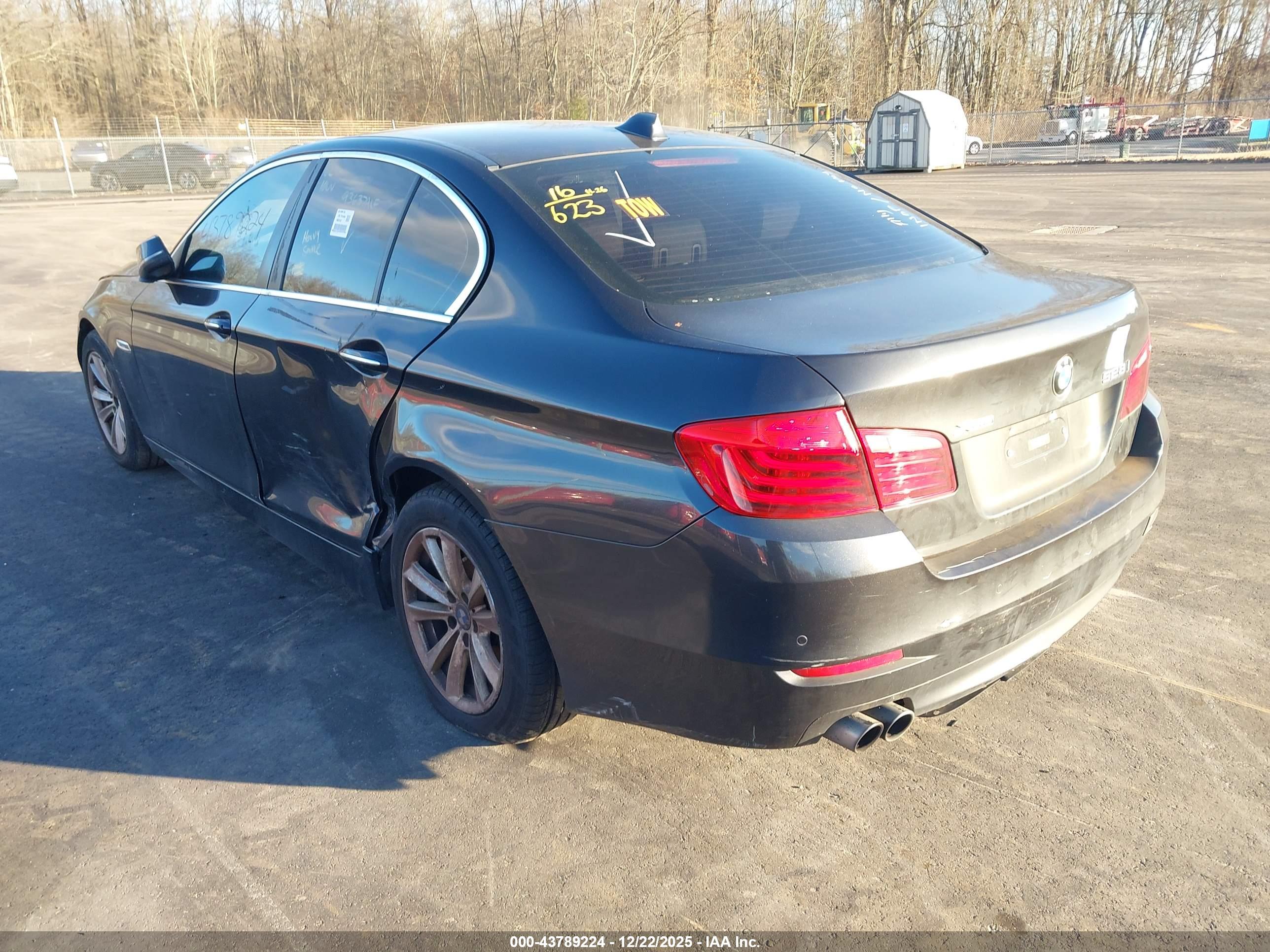 BMW 528I image 3