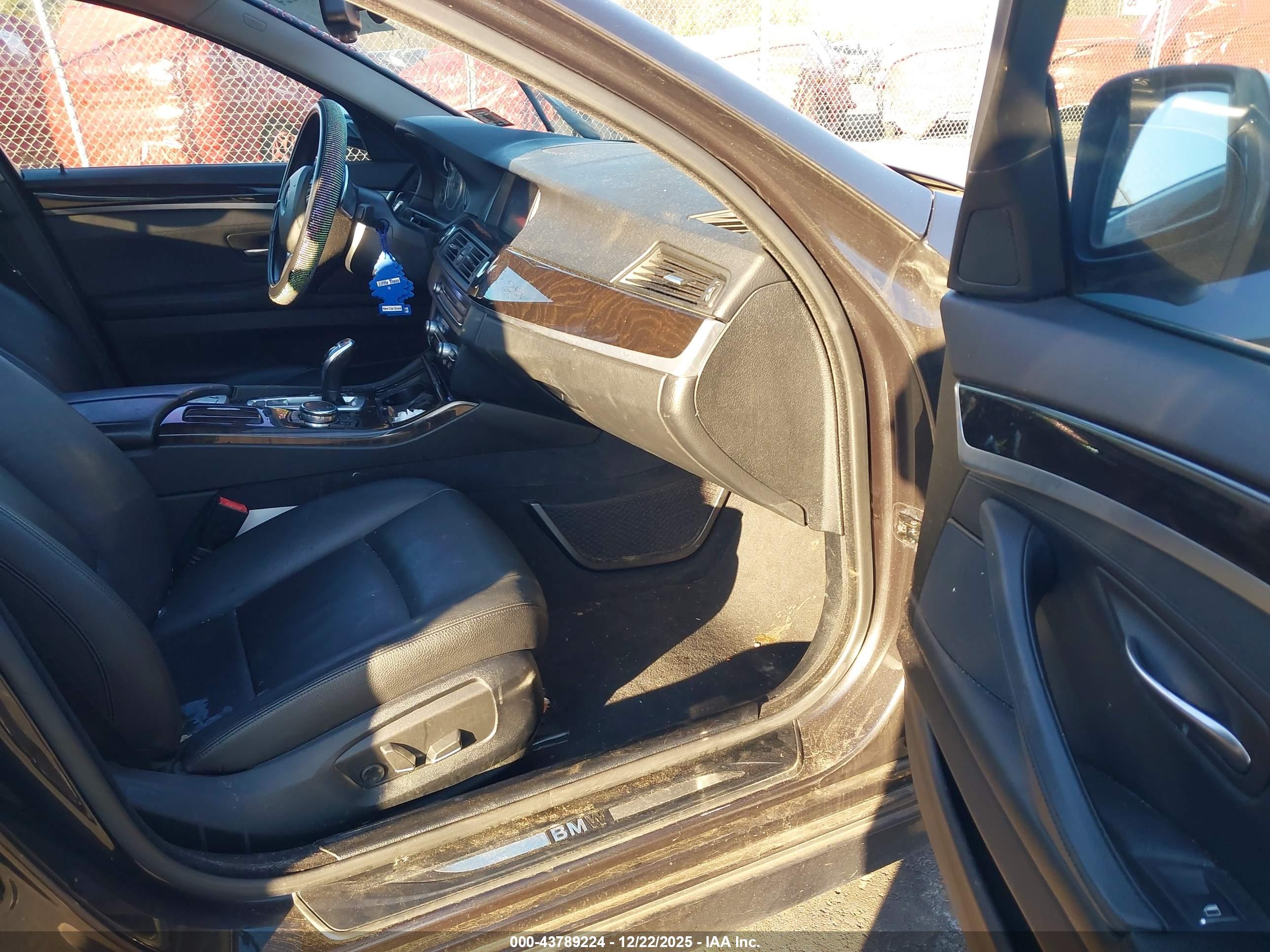 BMW 528I image 5
