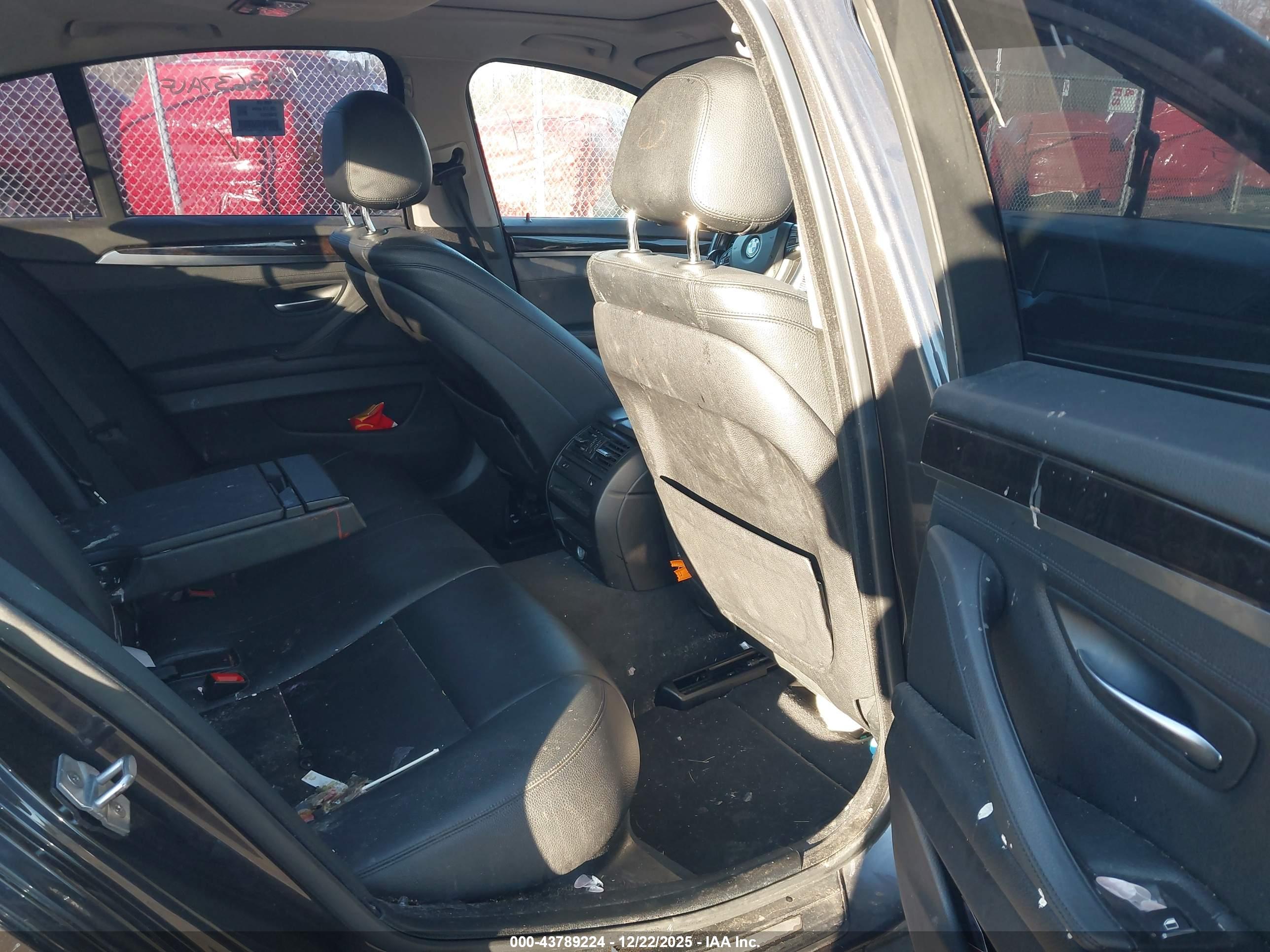 BMW 528I image 8