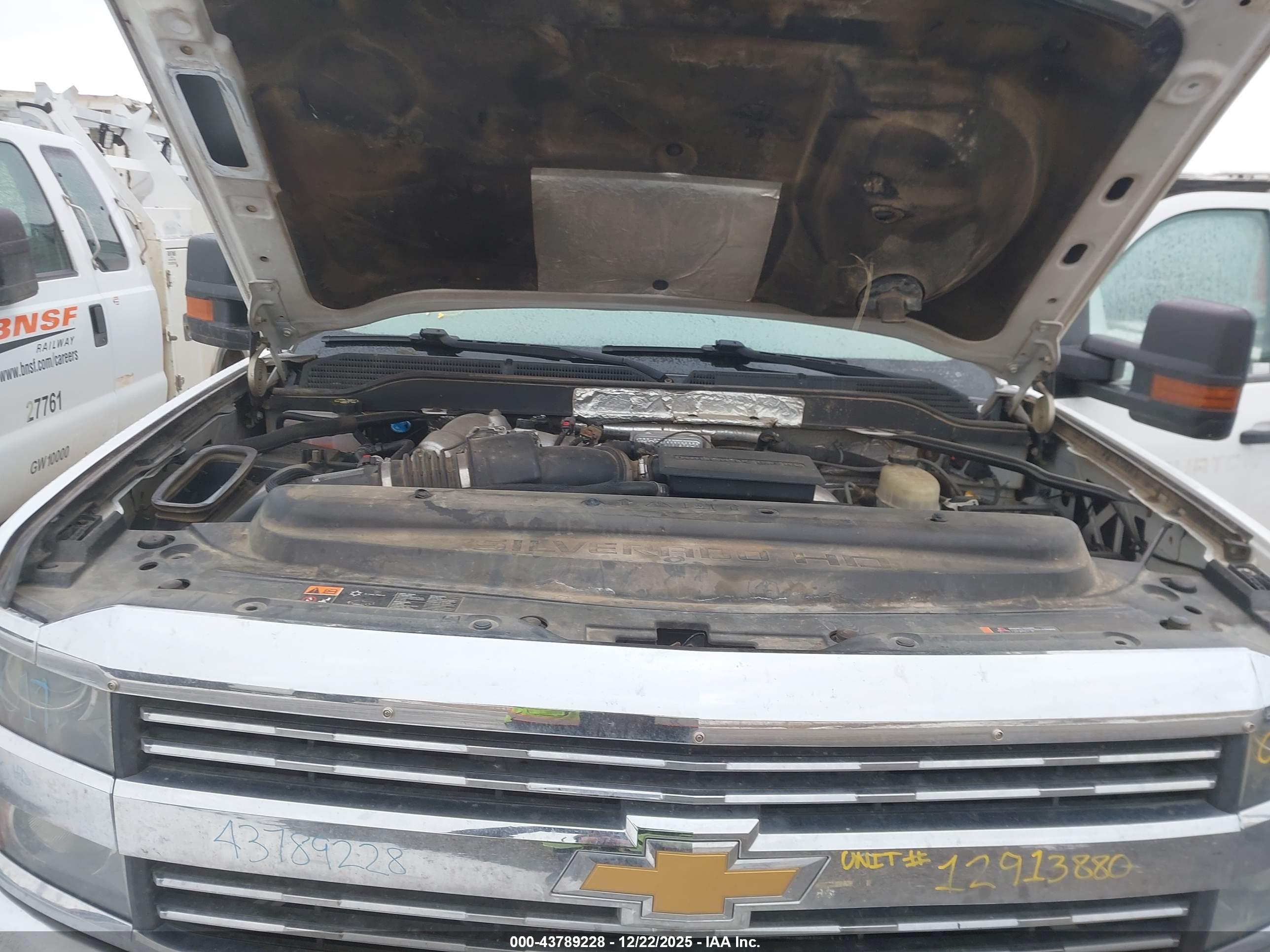 CHEVROLET SILVERADO image 10