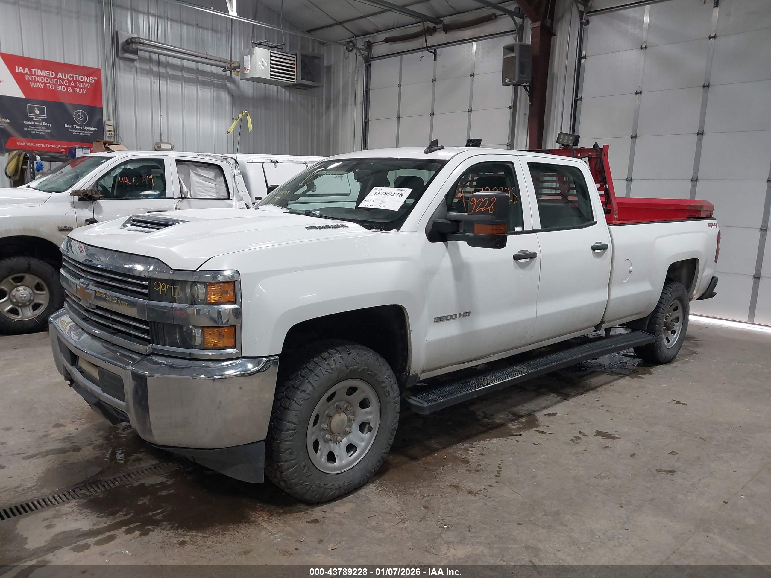 CHEVROLET SILVERADO image 2