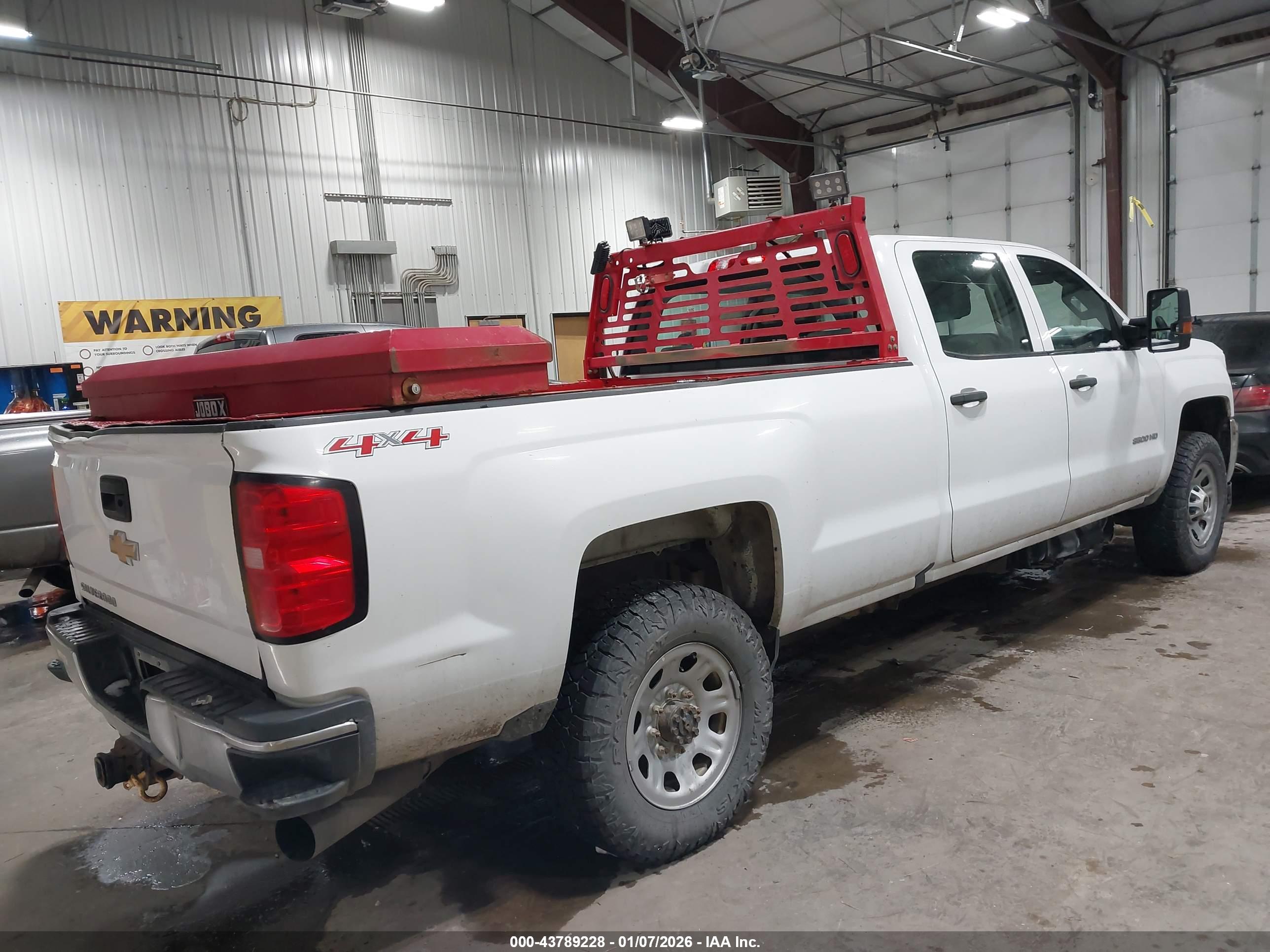 CHEVROLET SILVERADO image 4