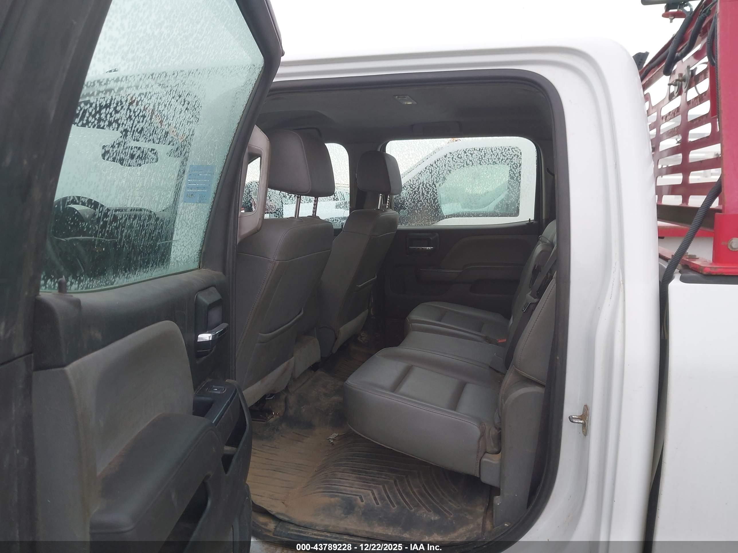 CHEVROLET SILVERADO image 7