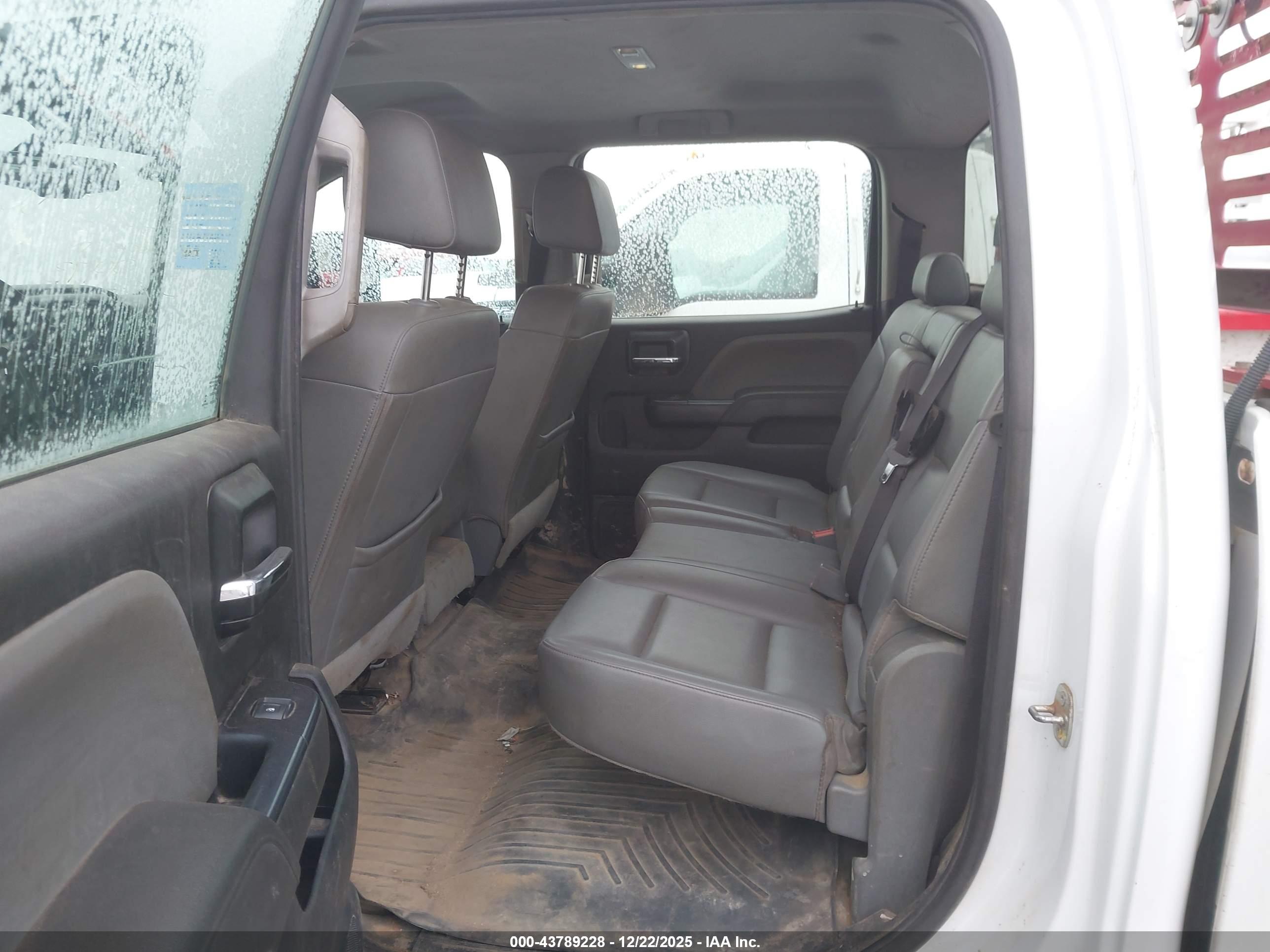 CHEVROLET SILVERADO image 8