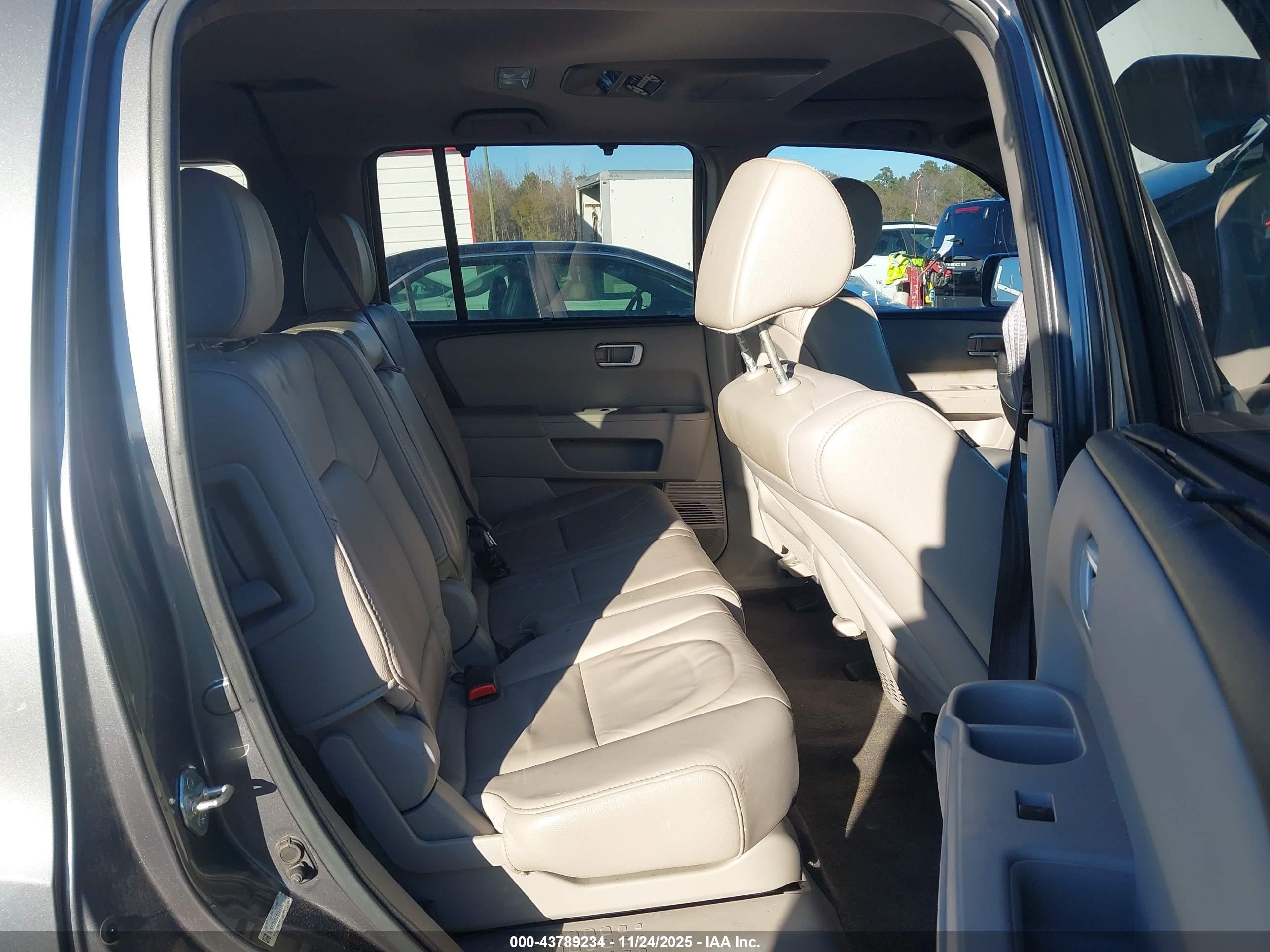 HONDA PILOT image 8
