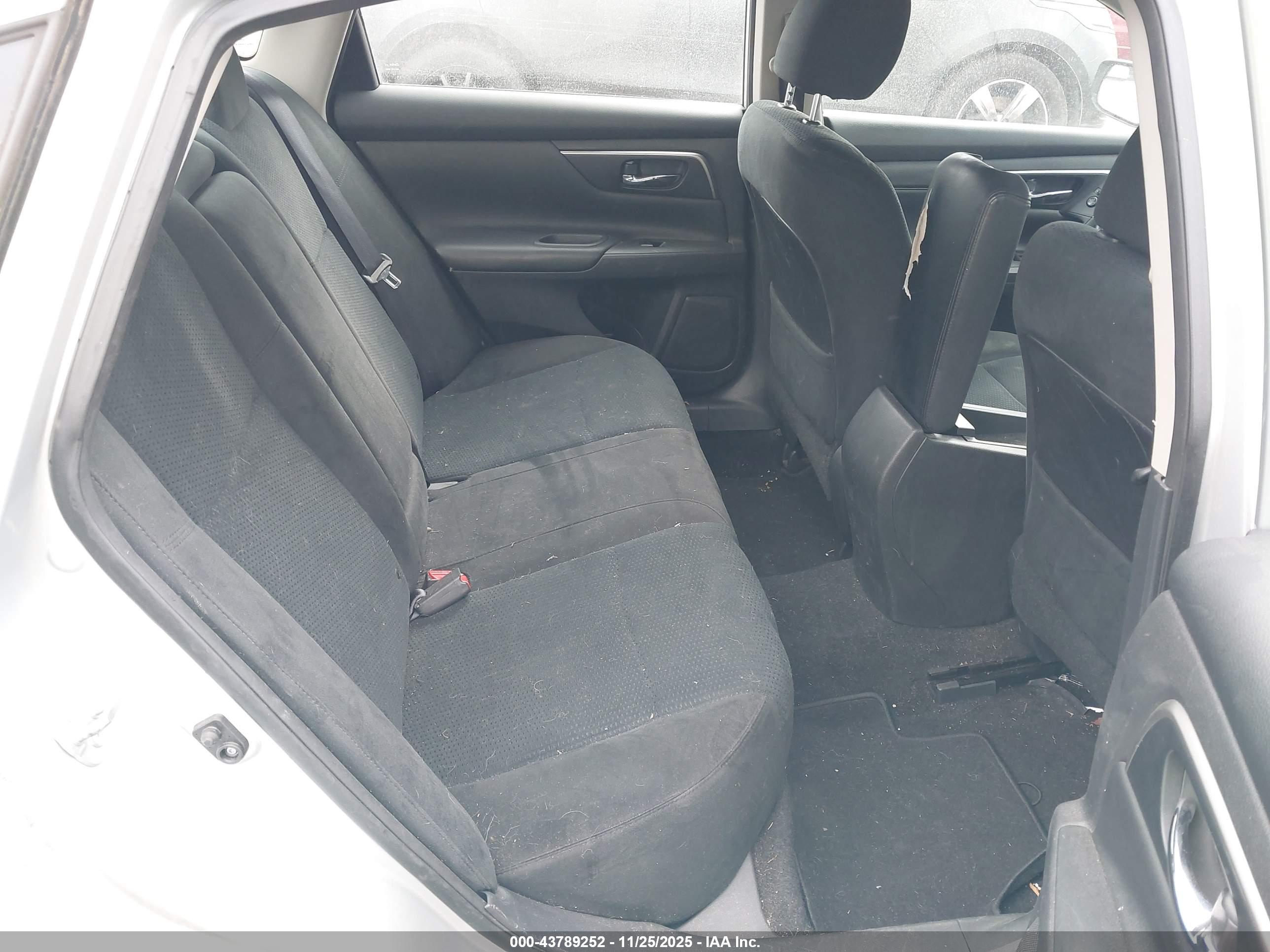 NISSAN ALTIMA image 8