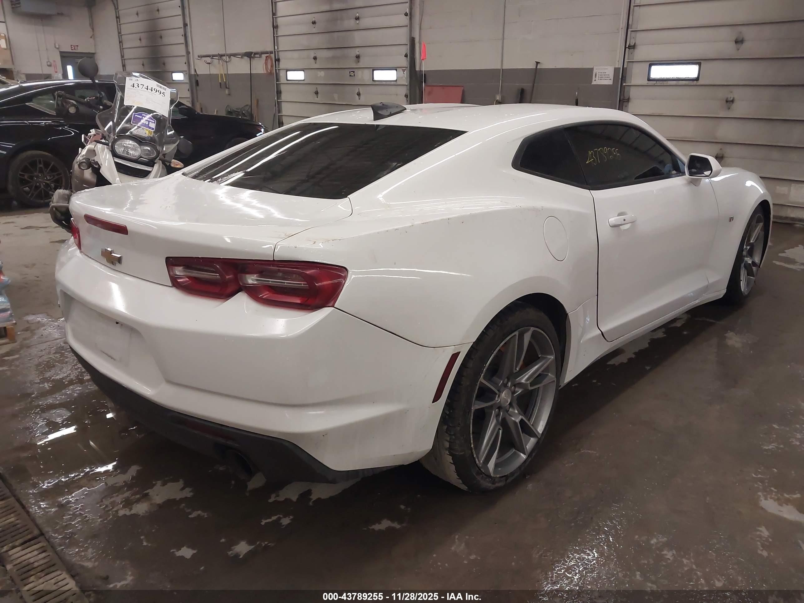 CHEVROLET CAMARO image 4