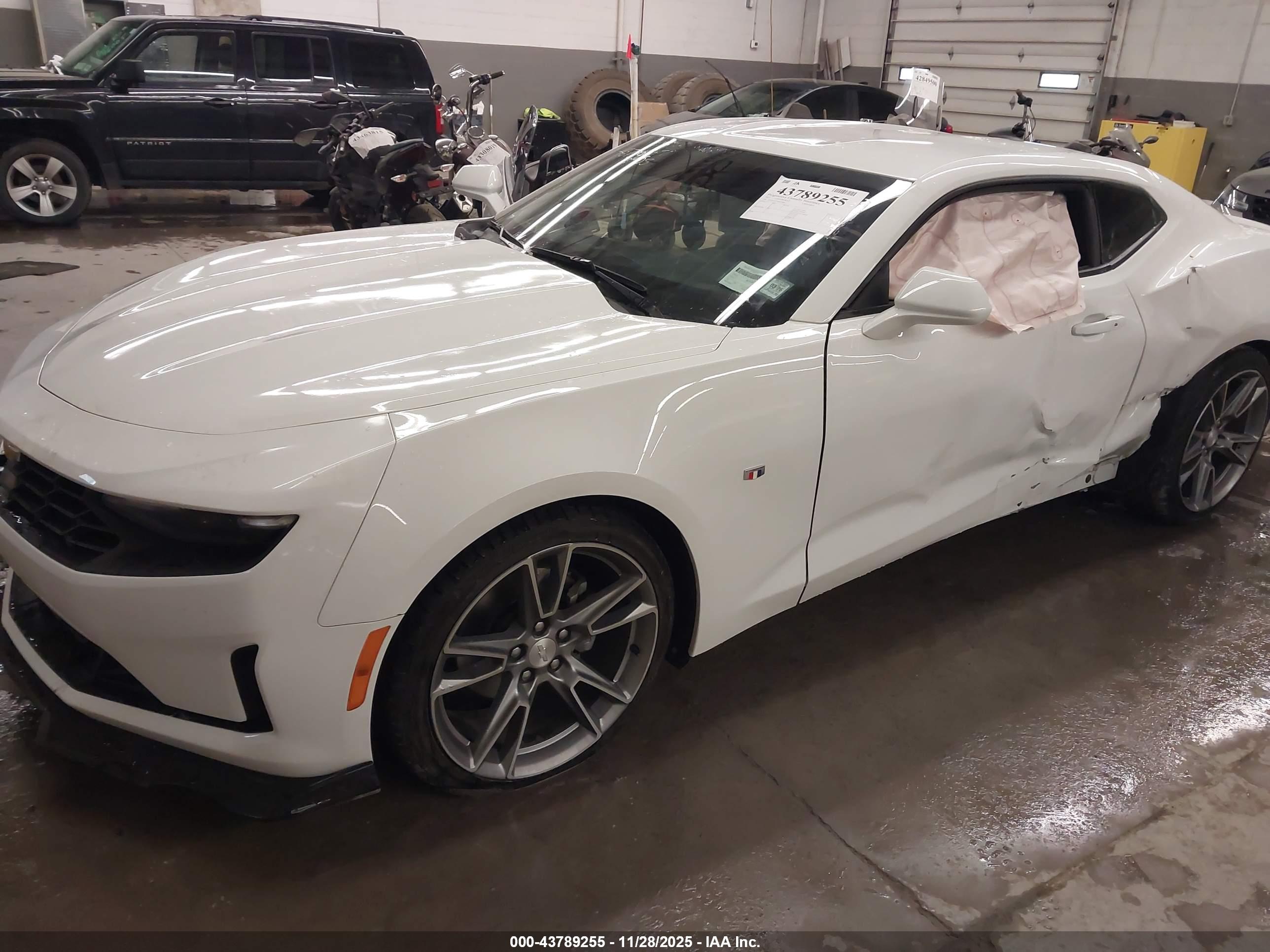 CHEVROLET CAMARO image 6