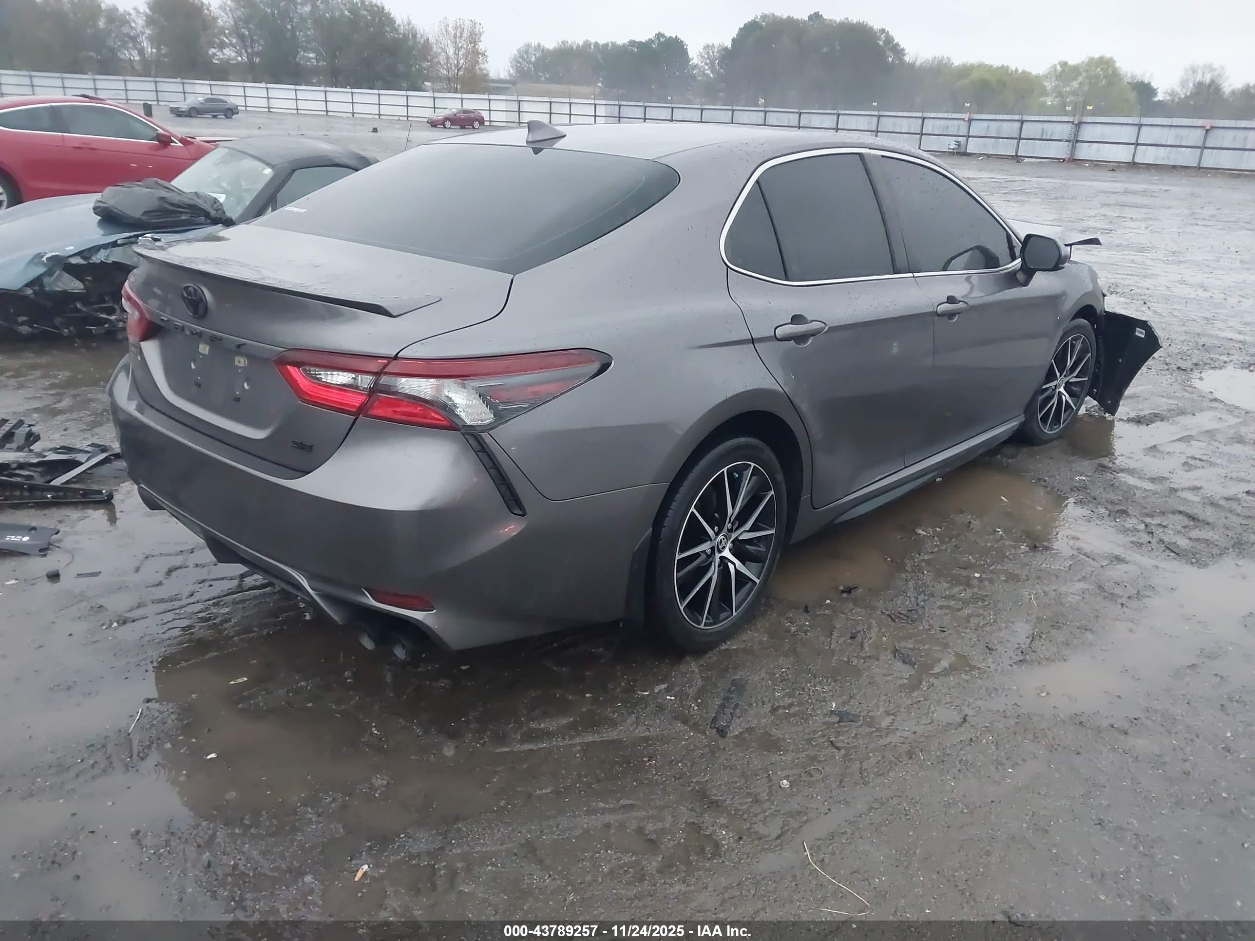 TOYOTA CAMRY image 4