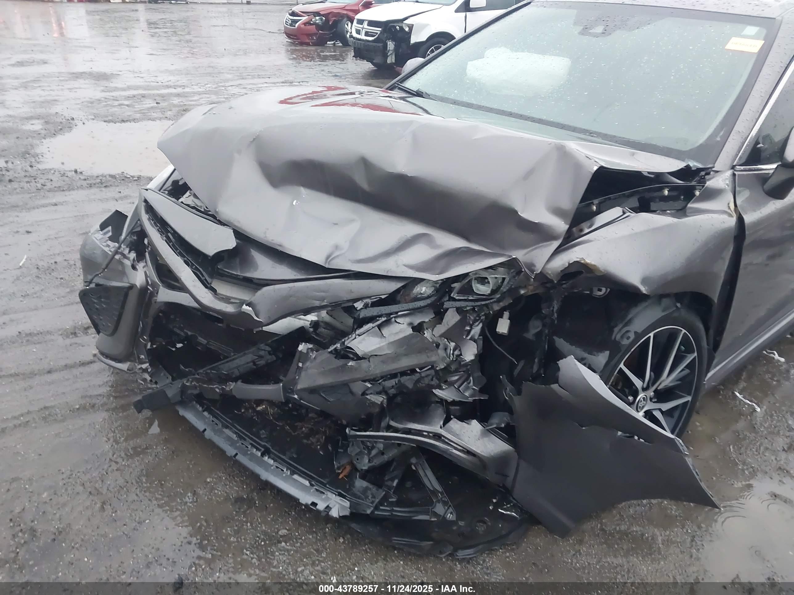 TOYOTA CAMRY image 6