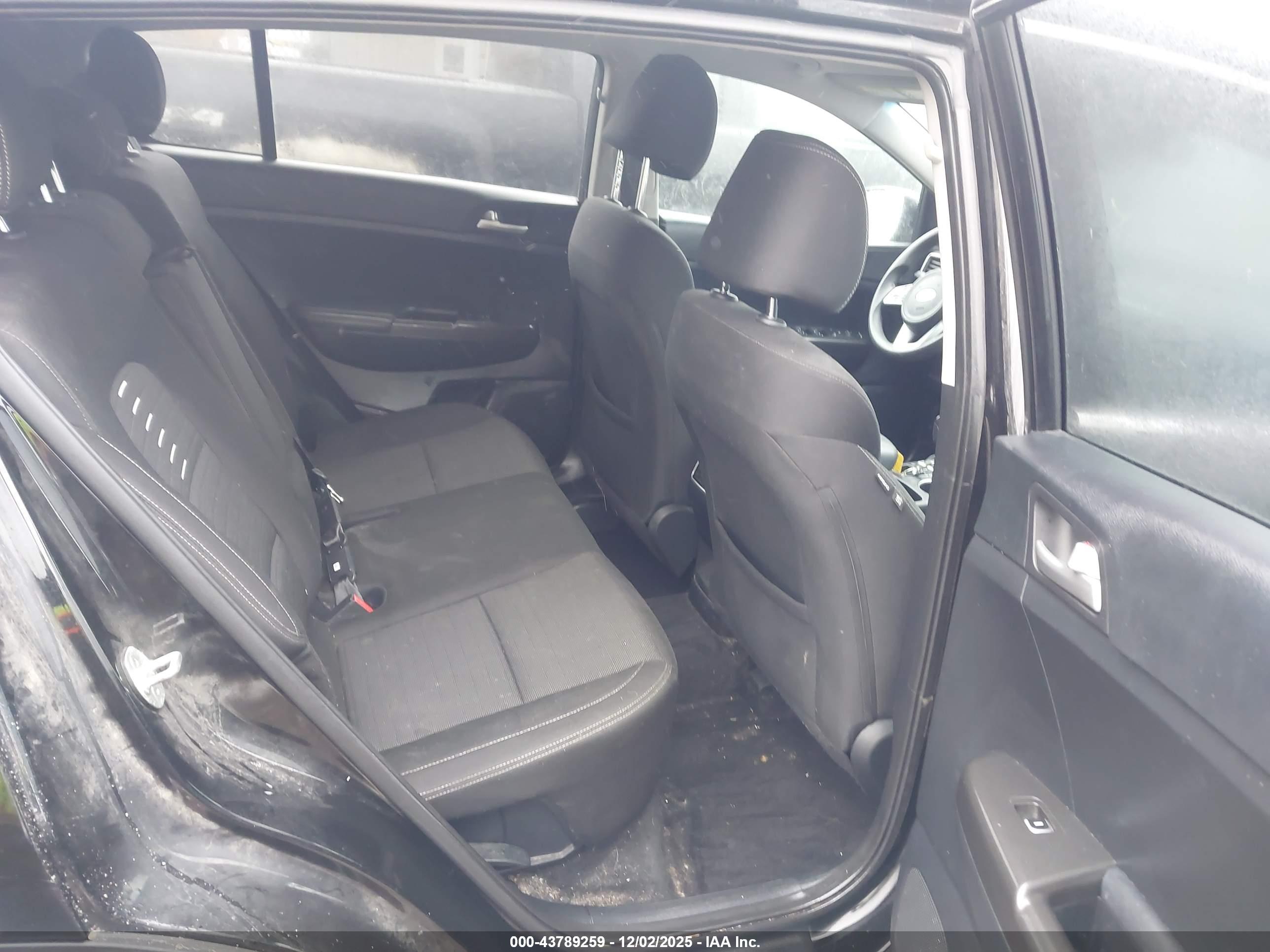 KIA SPORTAGE image 8