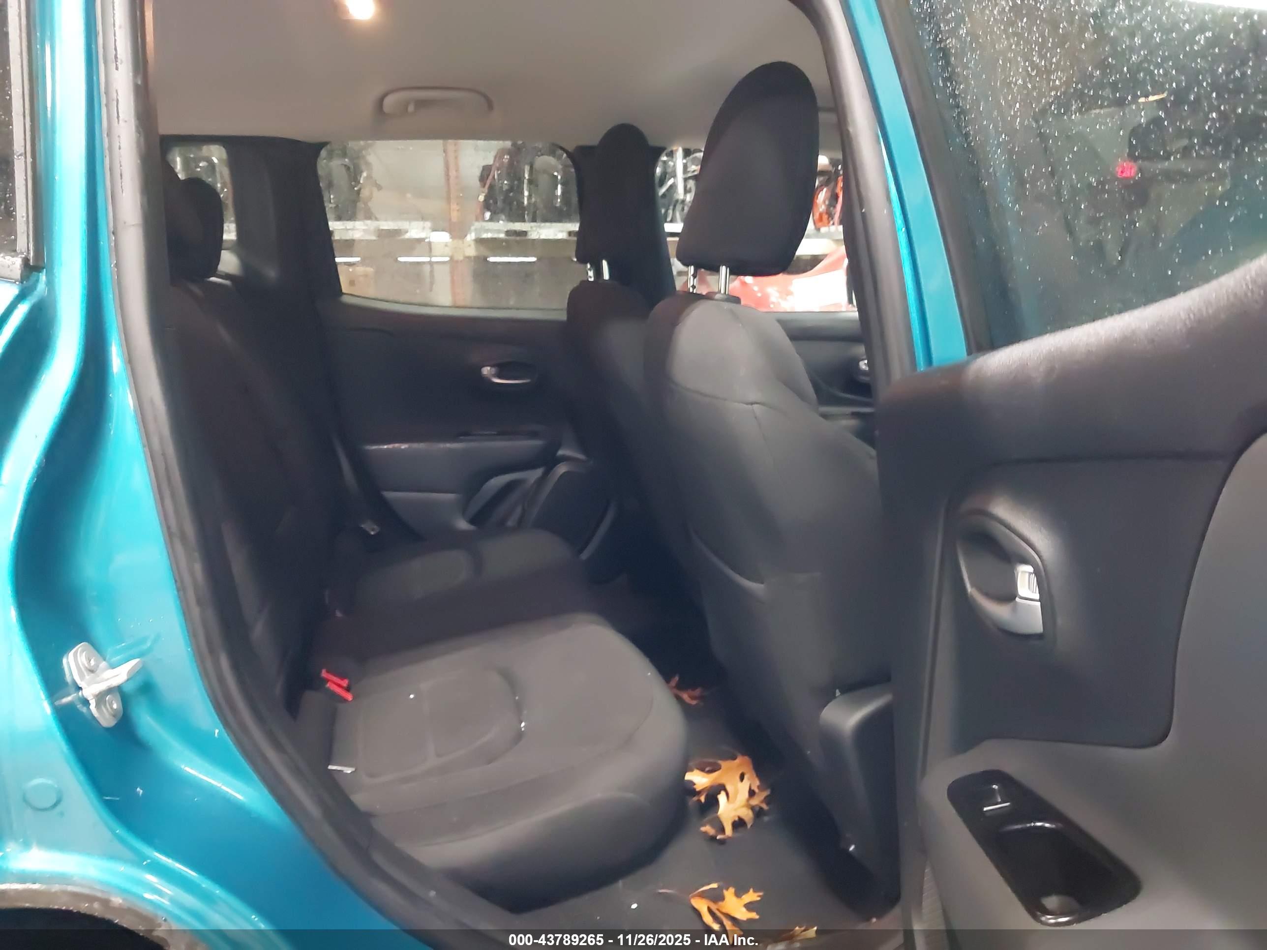 JEEP RENEGADE image 8
