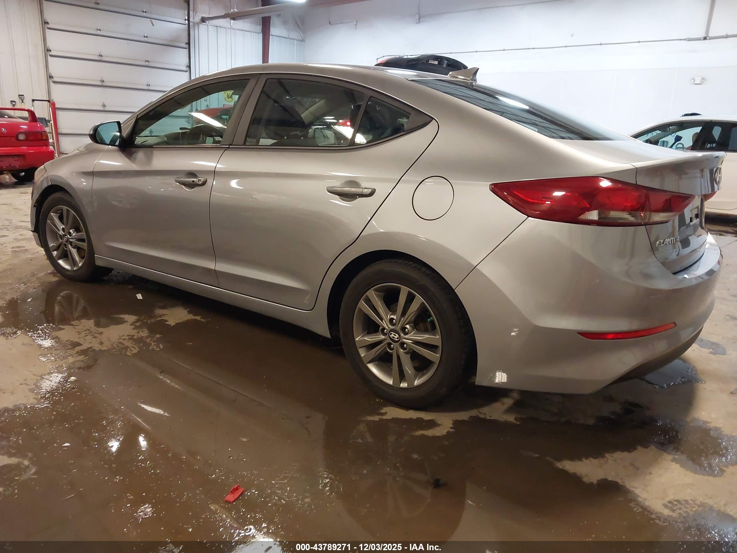 HYUNDAI ELANTRA image 3