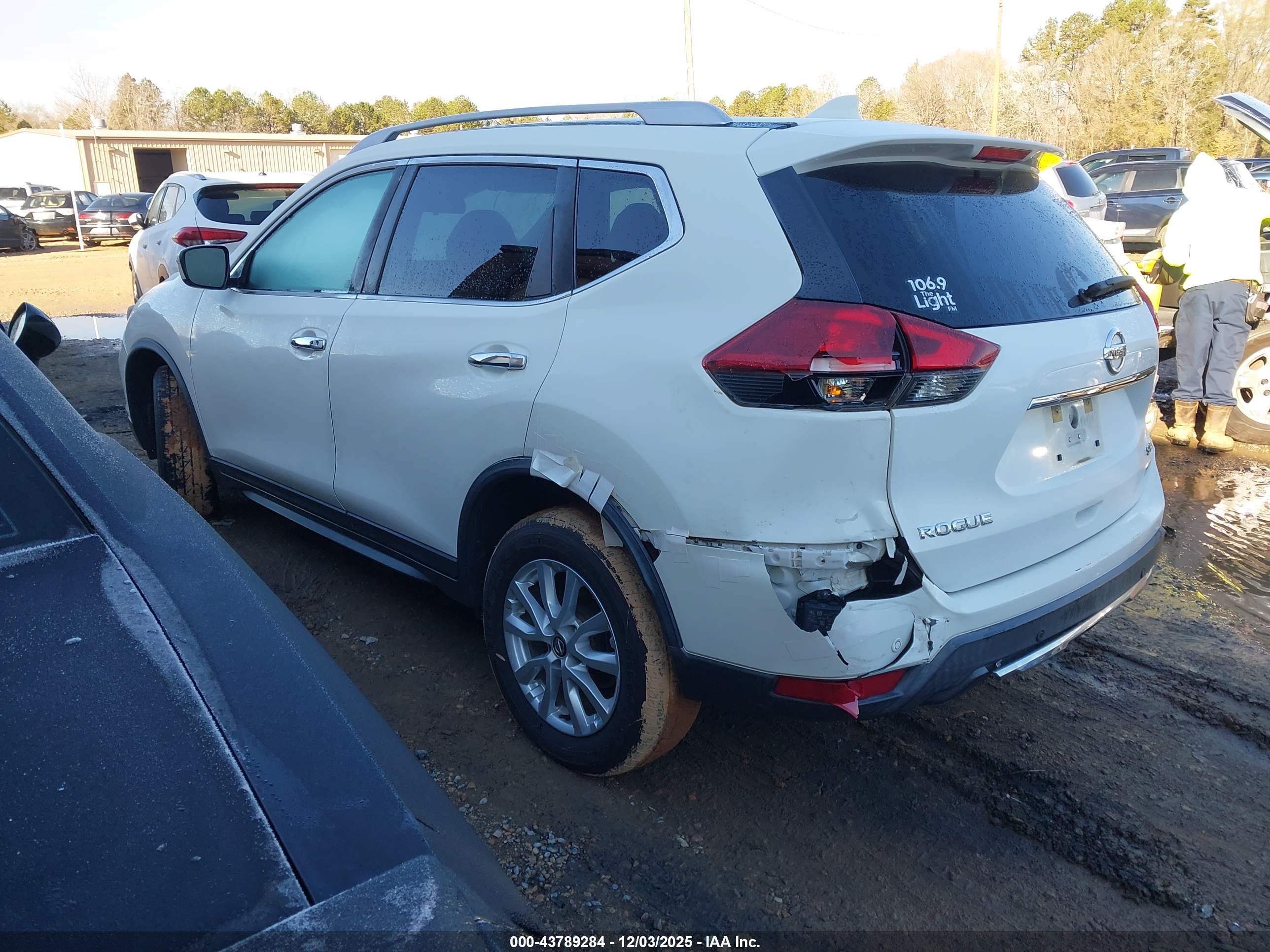 NISSAN ROGUE image 3