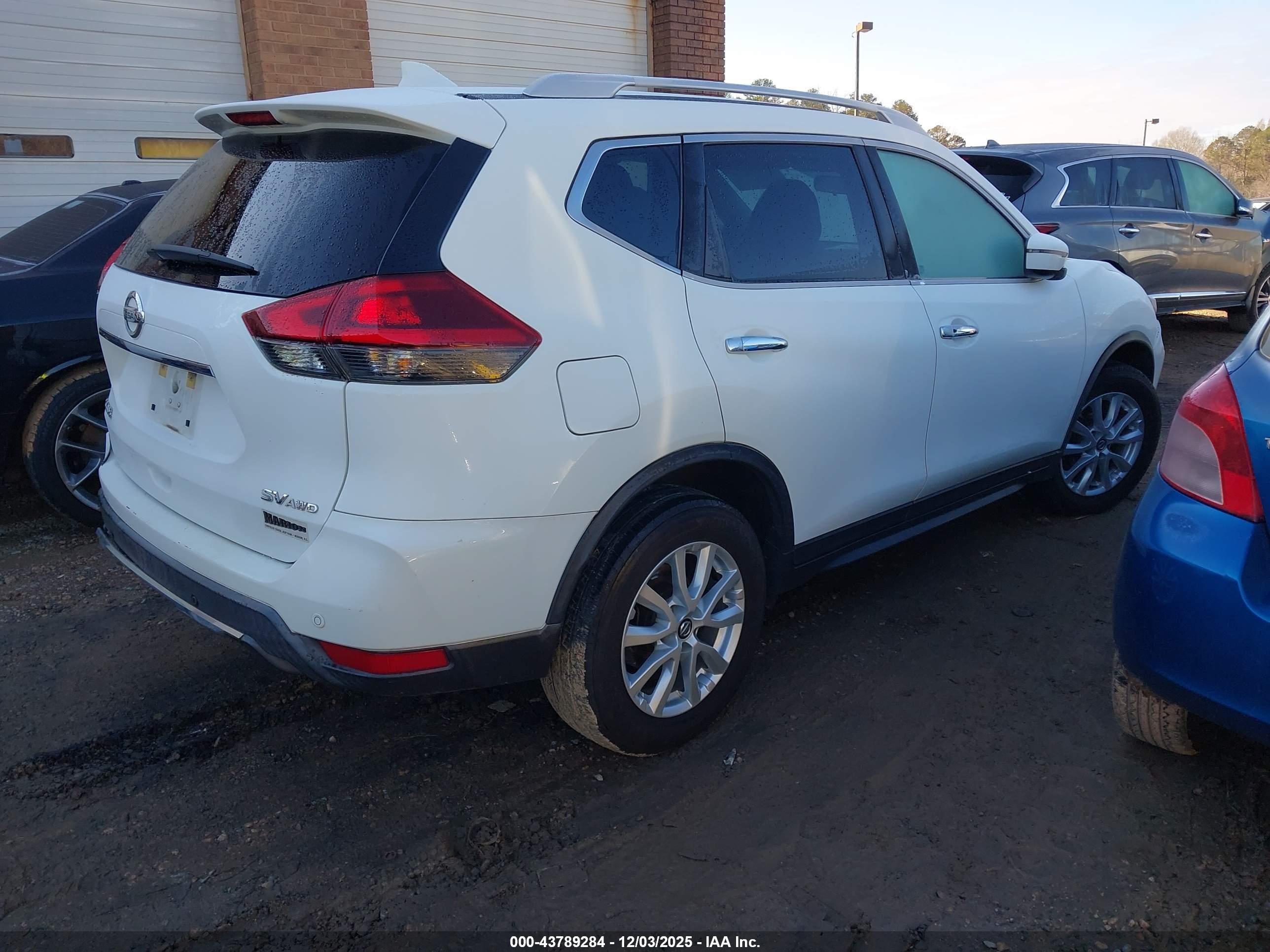 NISSAN ROGUE image 4