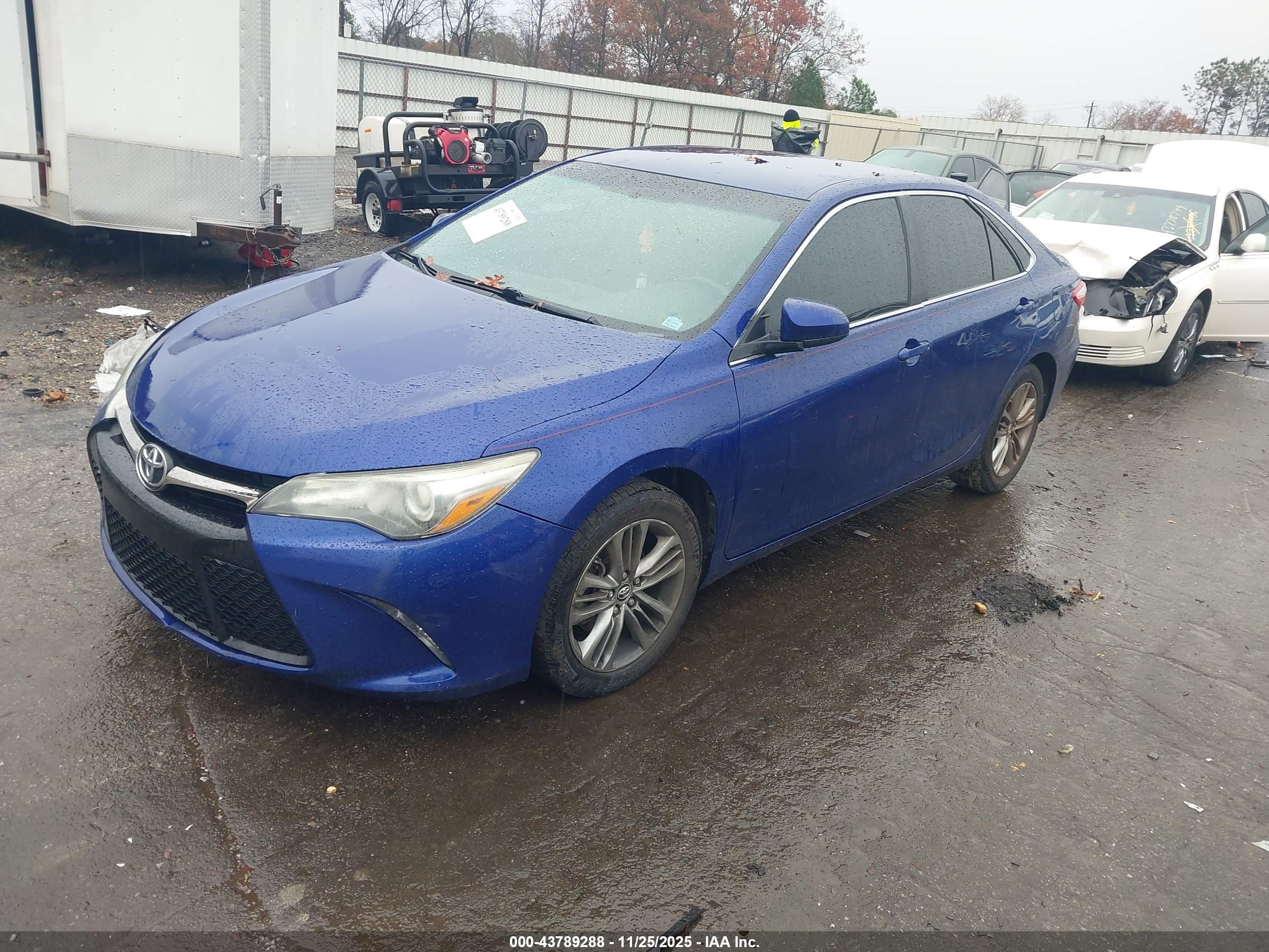 TOYOTA CAMRY image 2