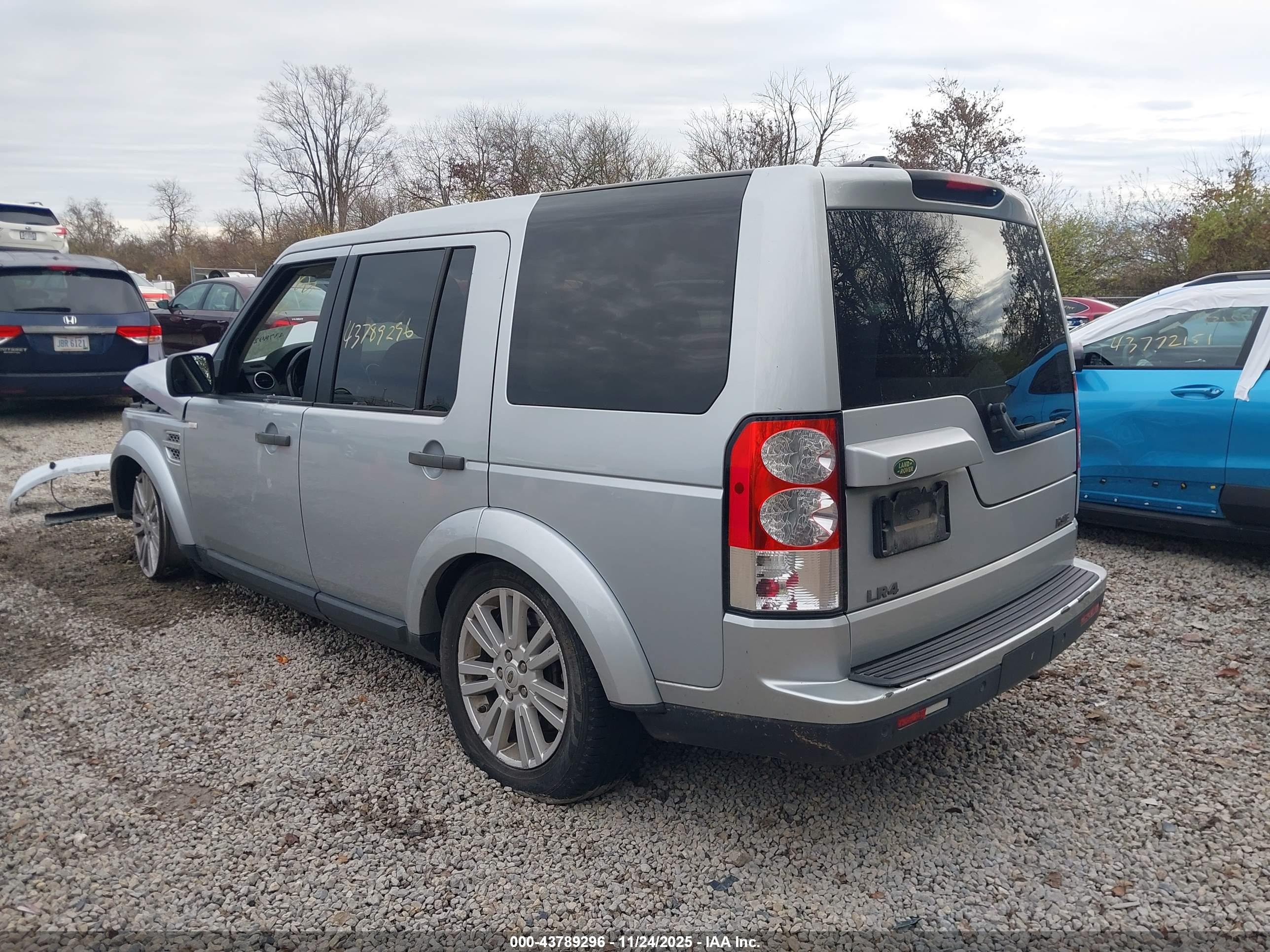 LAND ROVER image 3